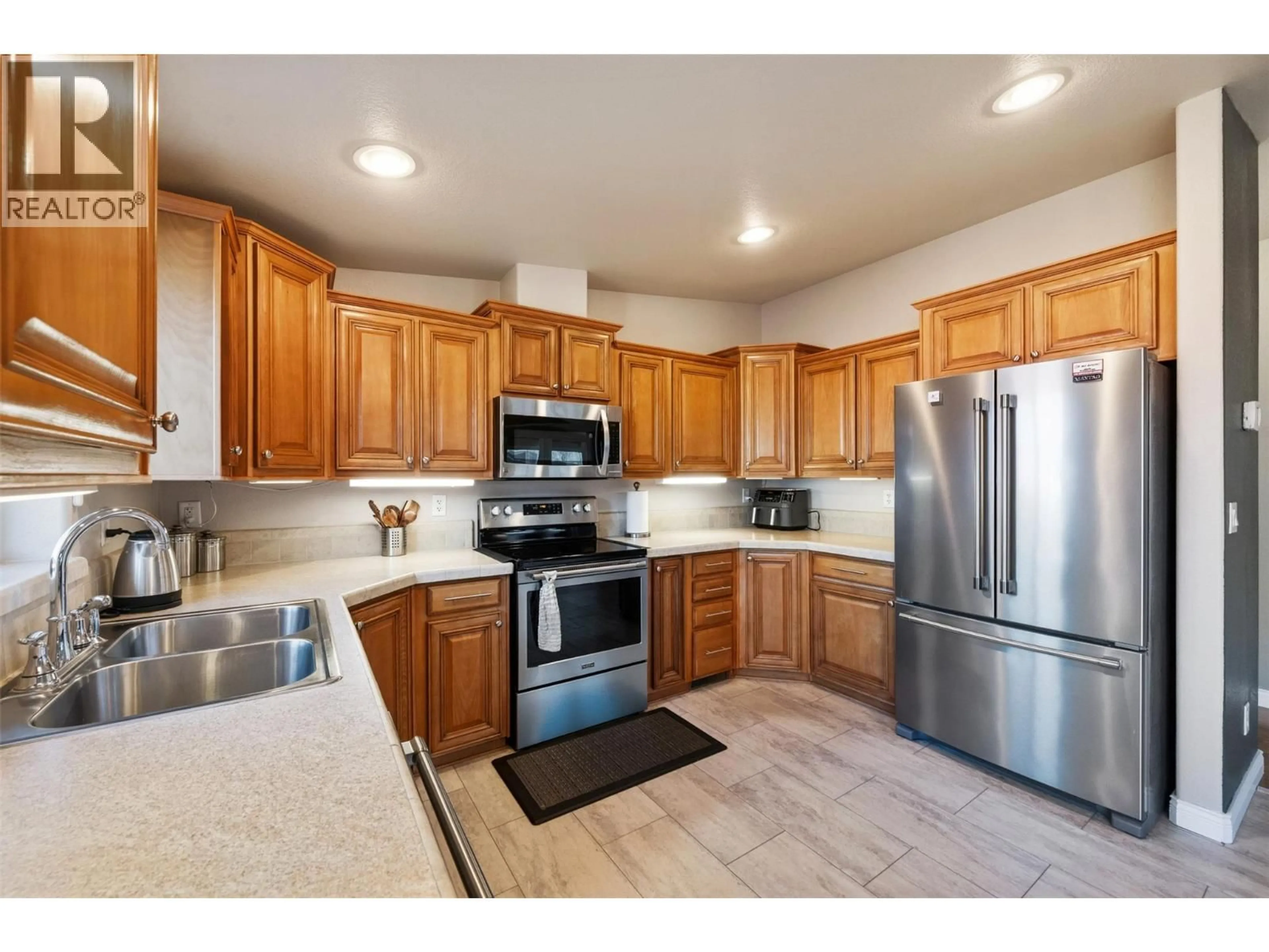 Standard kitchen, ceramic/tile floor for 73 - 8300 GALLAGHER LAKE FRONTAGE ROAD, Oliver British Columbia V0H1T2