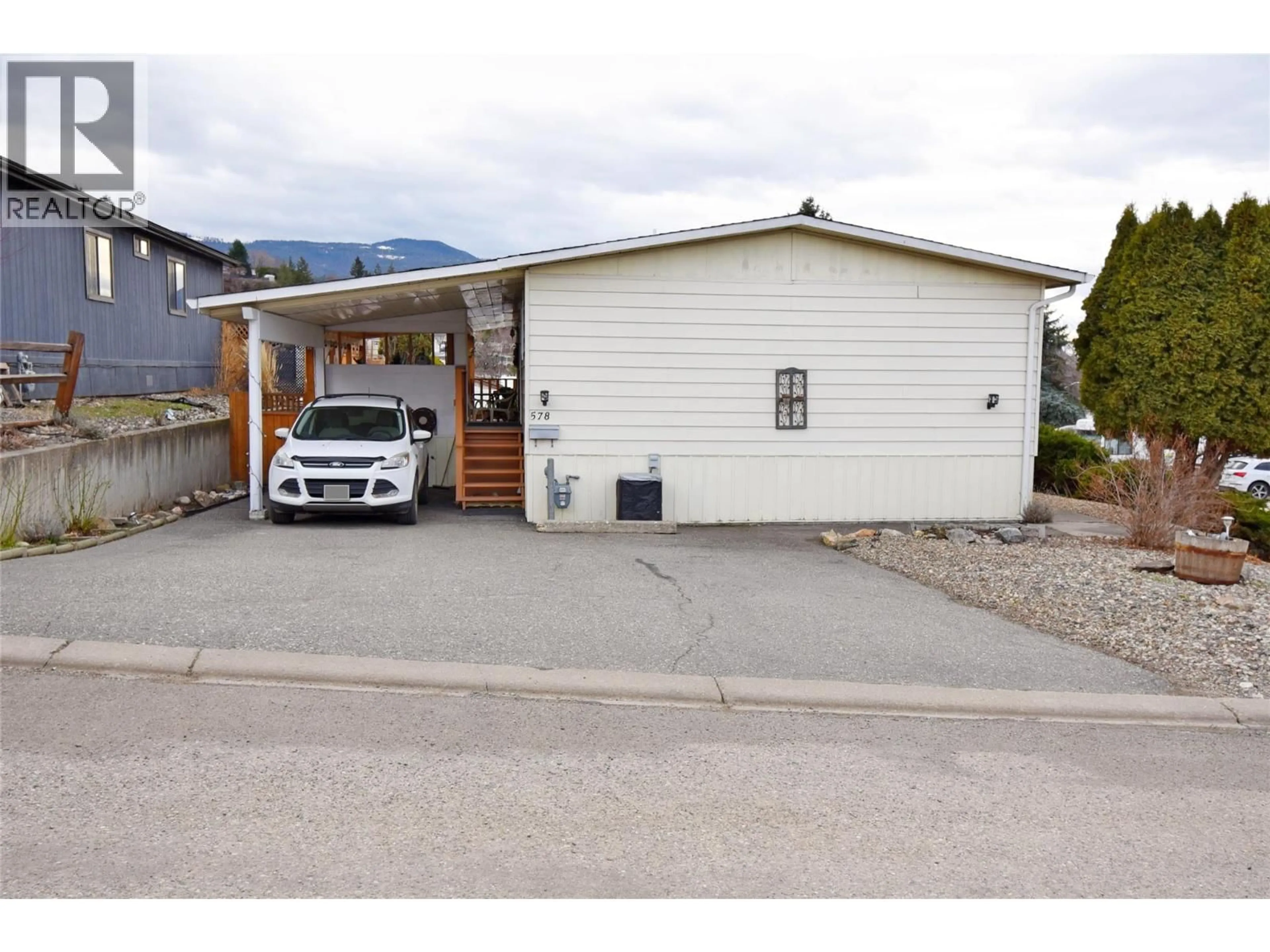 Indoor garage for 578 GUILDFORD COURT, Vernon British Columbia V1B2E3