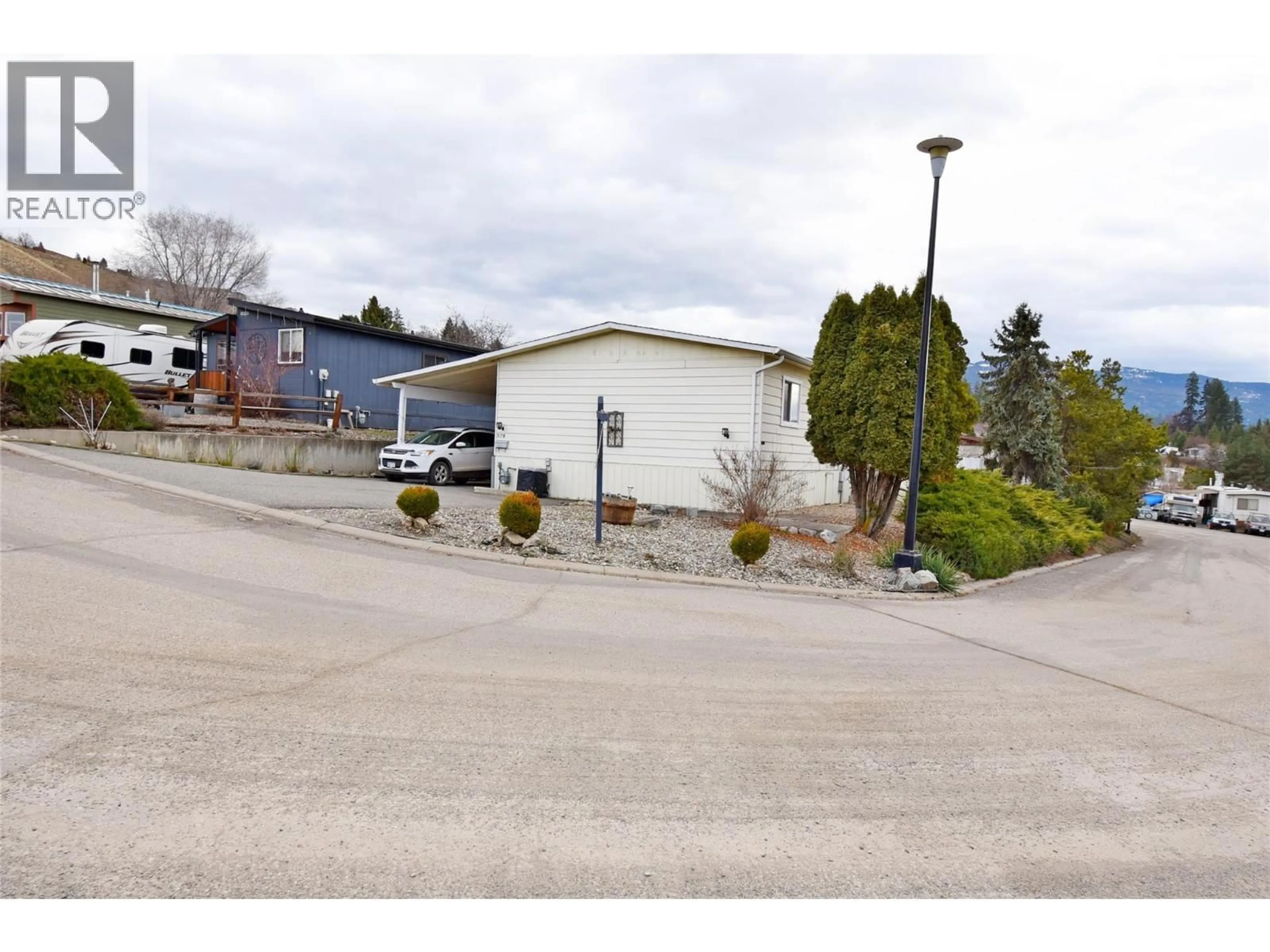A pic from outside/outdoor area/front of a property/back of a property/a pic from drone, street for 578 GUILDFORD COURT, Vernon British Columbia V1B2E3