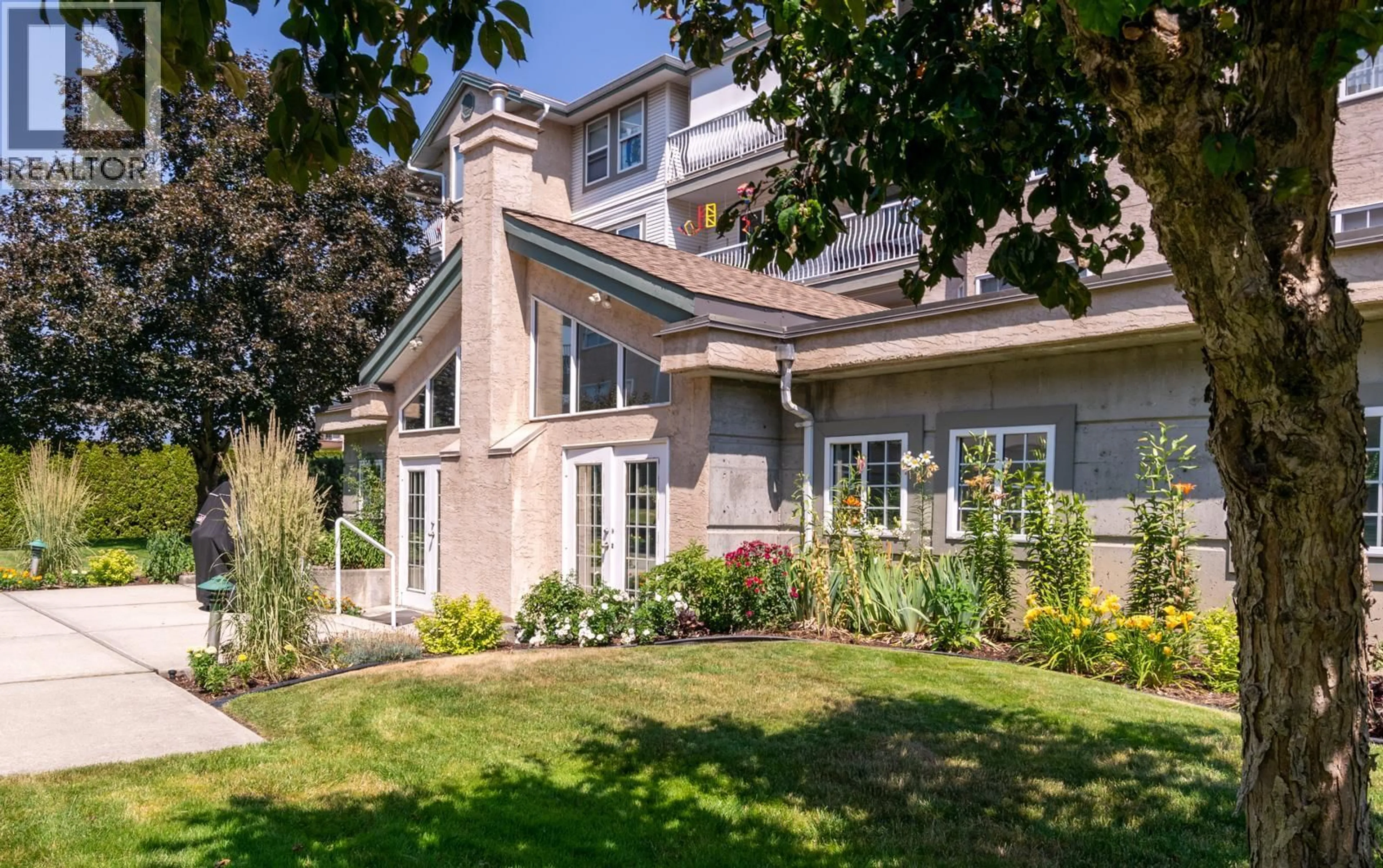 Patio, street for 201 - 251 6 STREET SOUTHEAST, Salmon Arm British Columbia V1E1J9