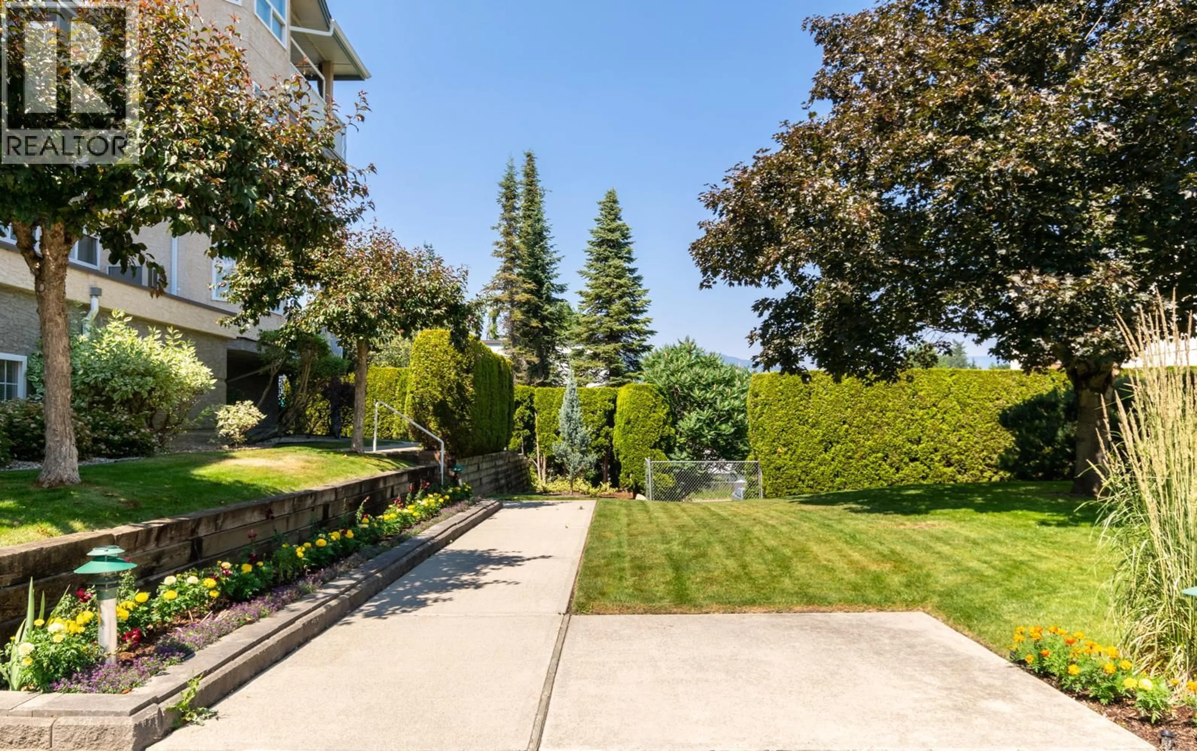 Patio, street for 201 - 251 6 STREET SOUTHEAST, Salmon Arm British Columbia V1E1J9