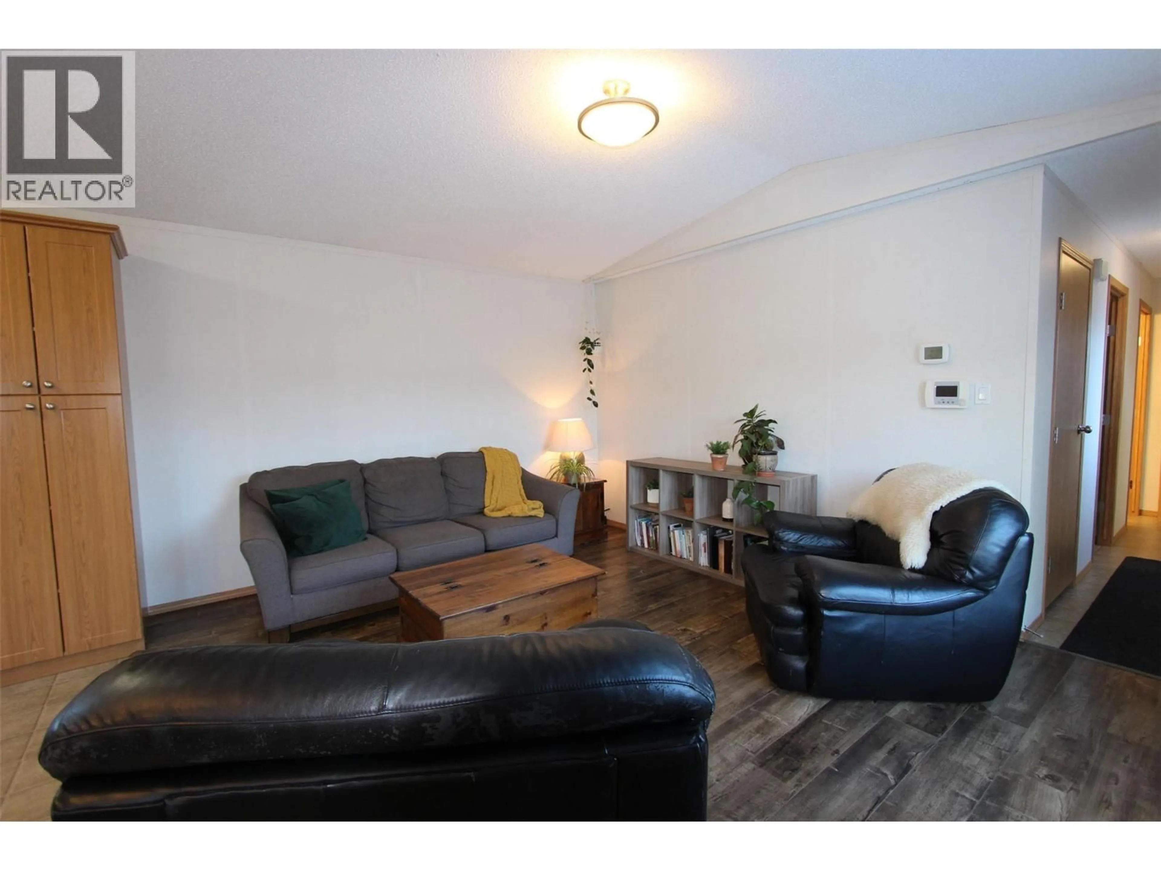 Living room with furniture, wood/laminate floor for 57 - 100 INDUSTRIAL #1 ROAD, Sparwood British Columbia V0B2G3