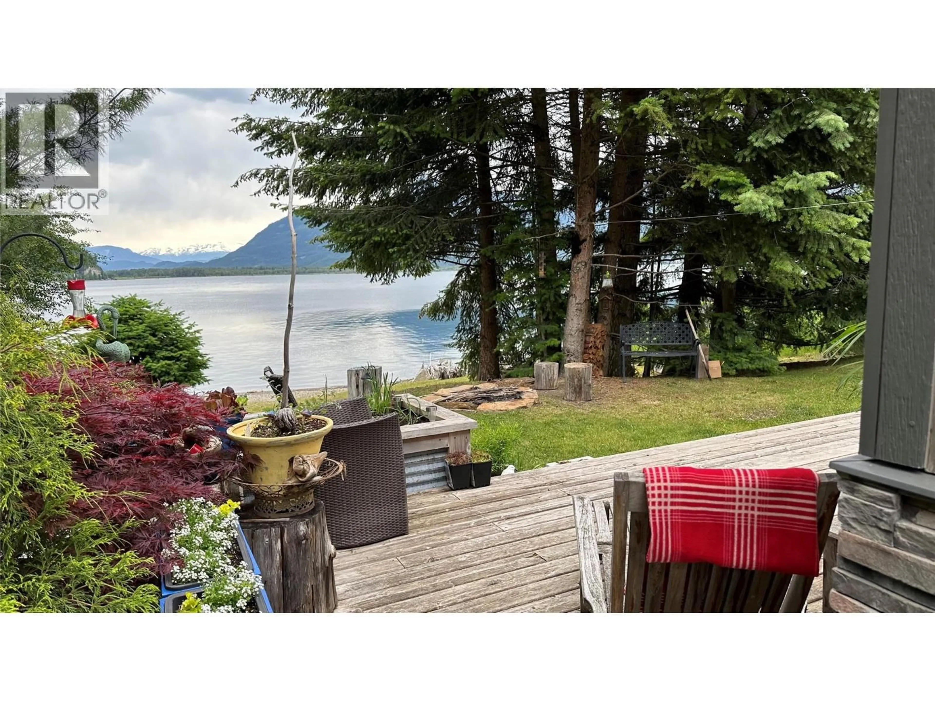 Patio, water/lake/river/ocean view for 605 SIXTH AVENUE, Lardeau British Columbia V0G1M0