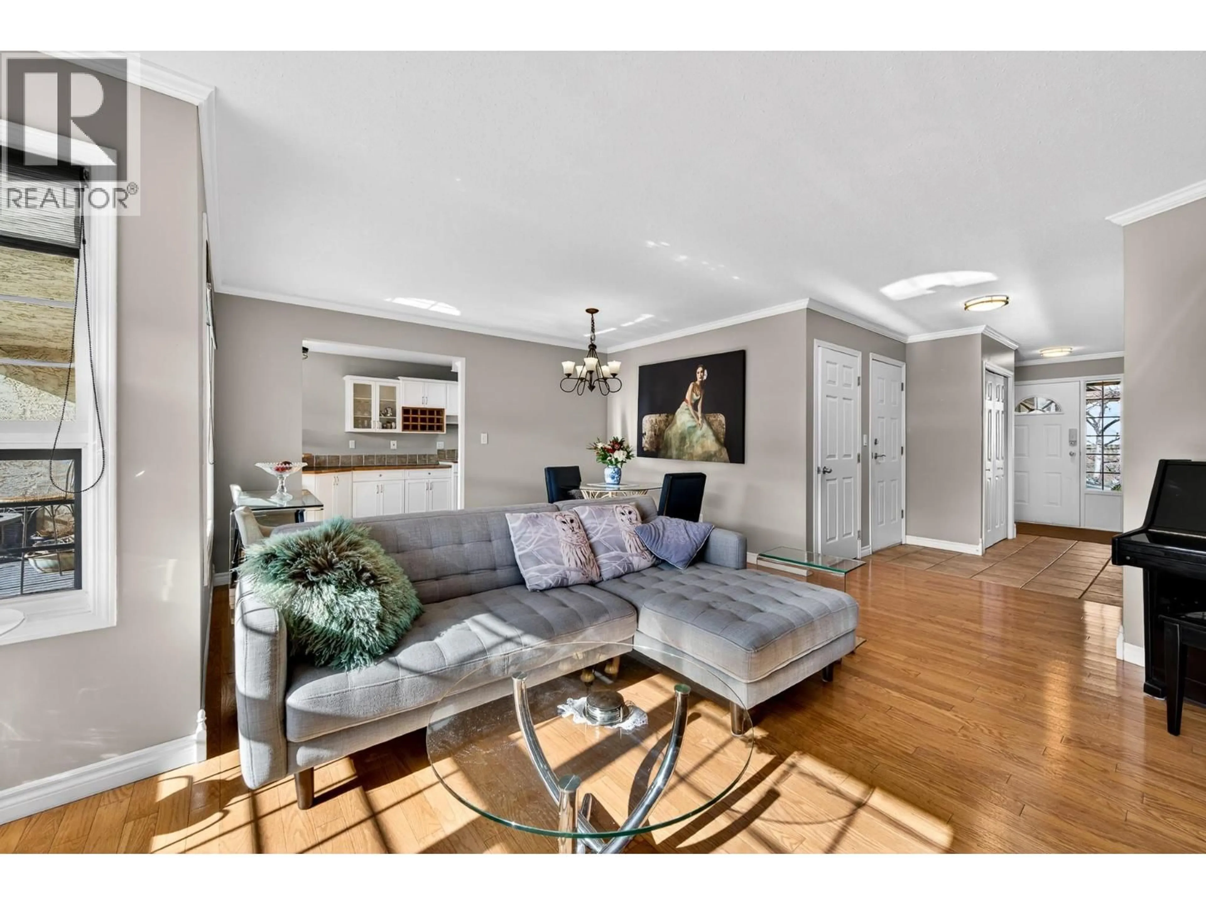 Living room with furniture, wood/laminate floor for 43 - 1750 PACIFIC WAY WAY, Kamloops British Columbia V2E2K8