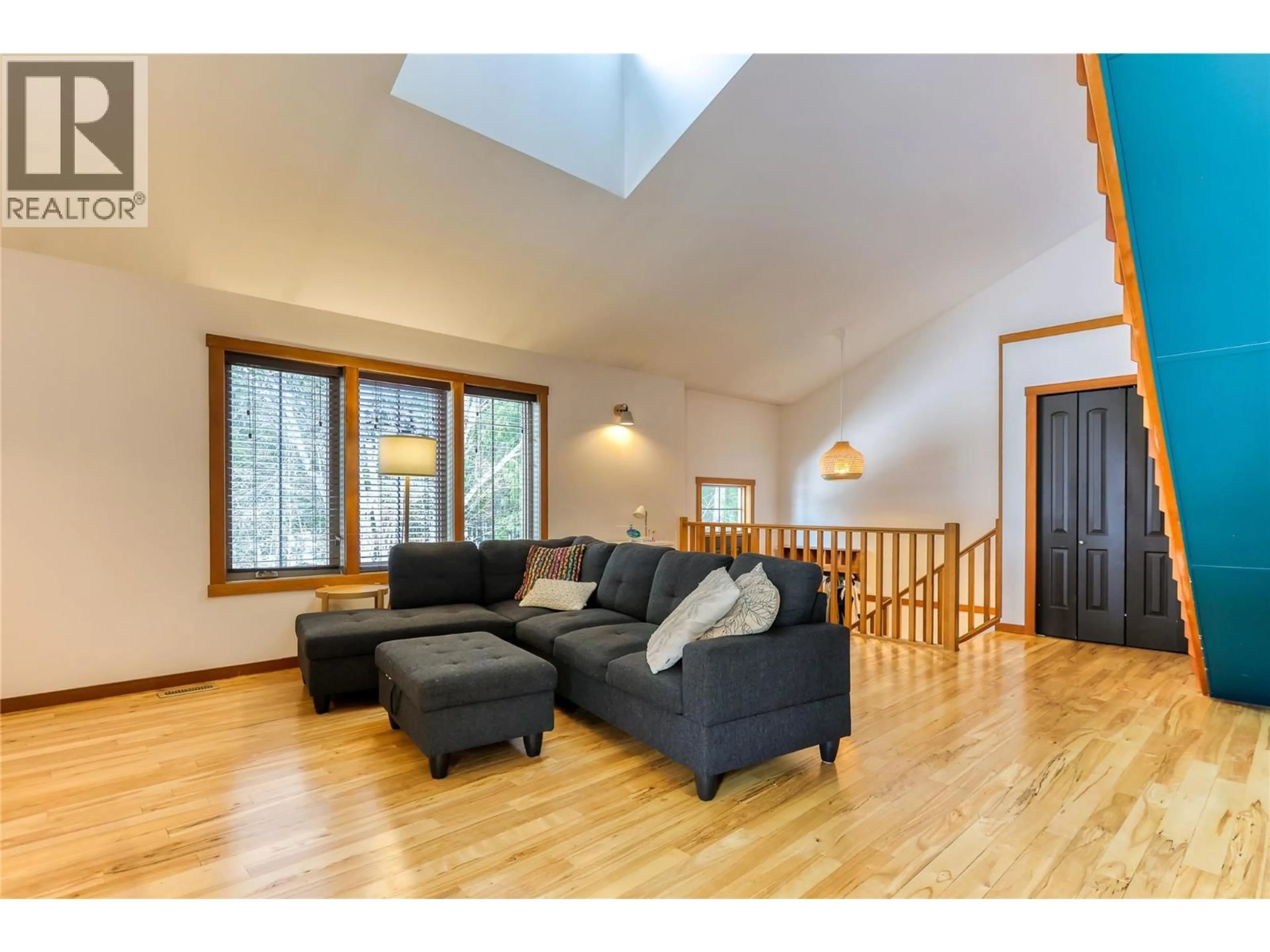 Living room with furniture, wood/laminate floor for 101 - 1901 CHOQUETTE AVENUE, Nelson British Columbia V1L7B8