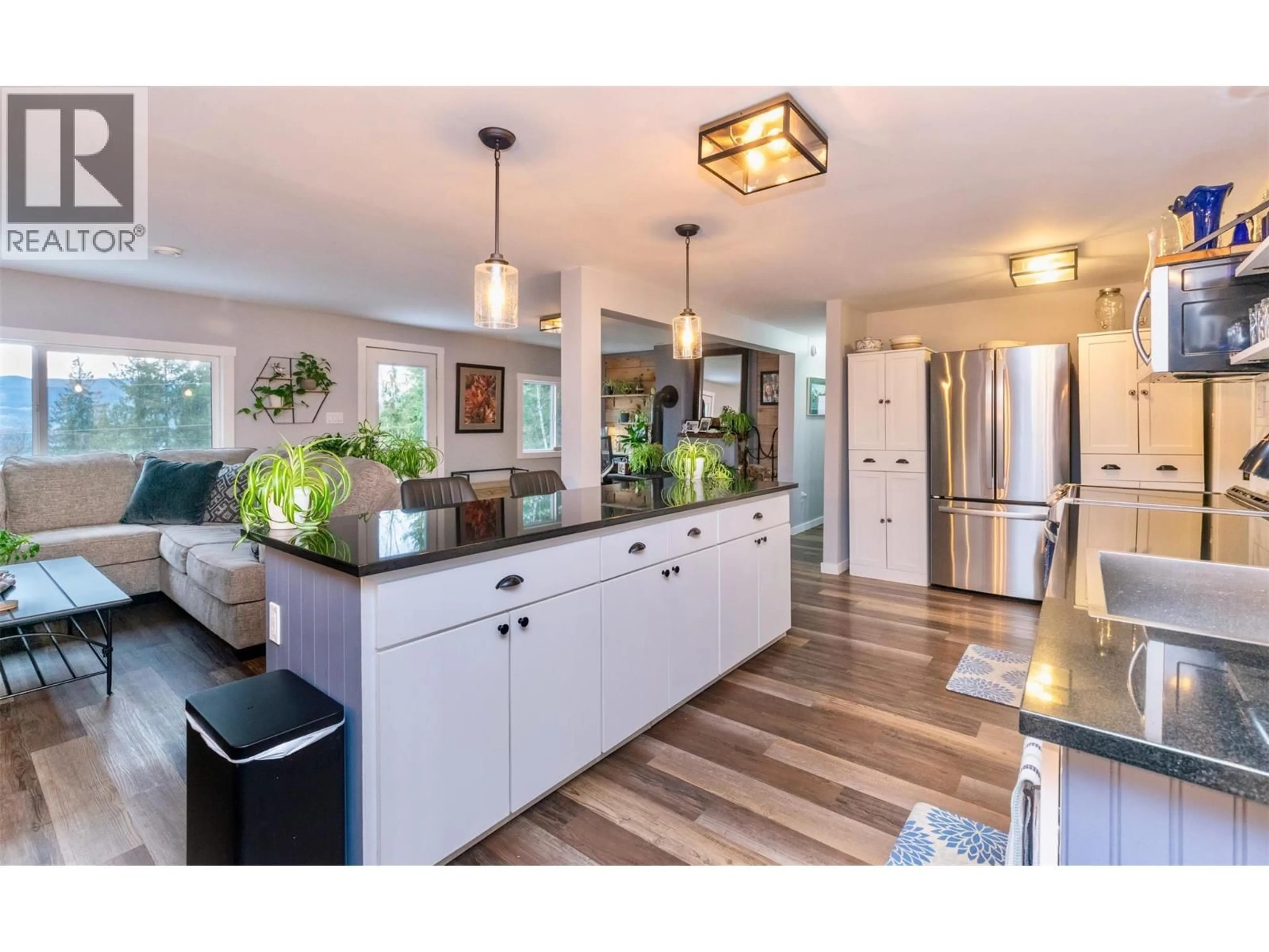 Open concept kitchen, ceramic/tile floor for 7519 ANGLEMONT DRIVE, Anglemont British Columbia V0E1M8