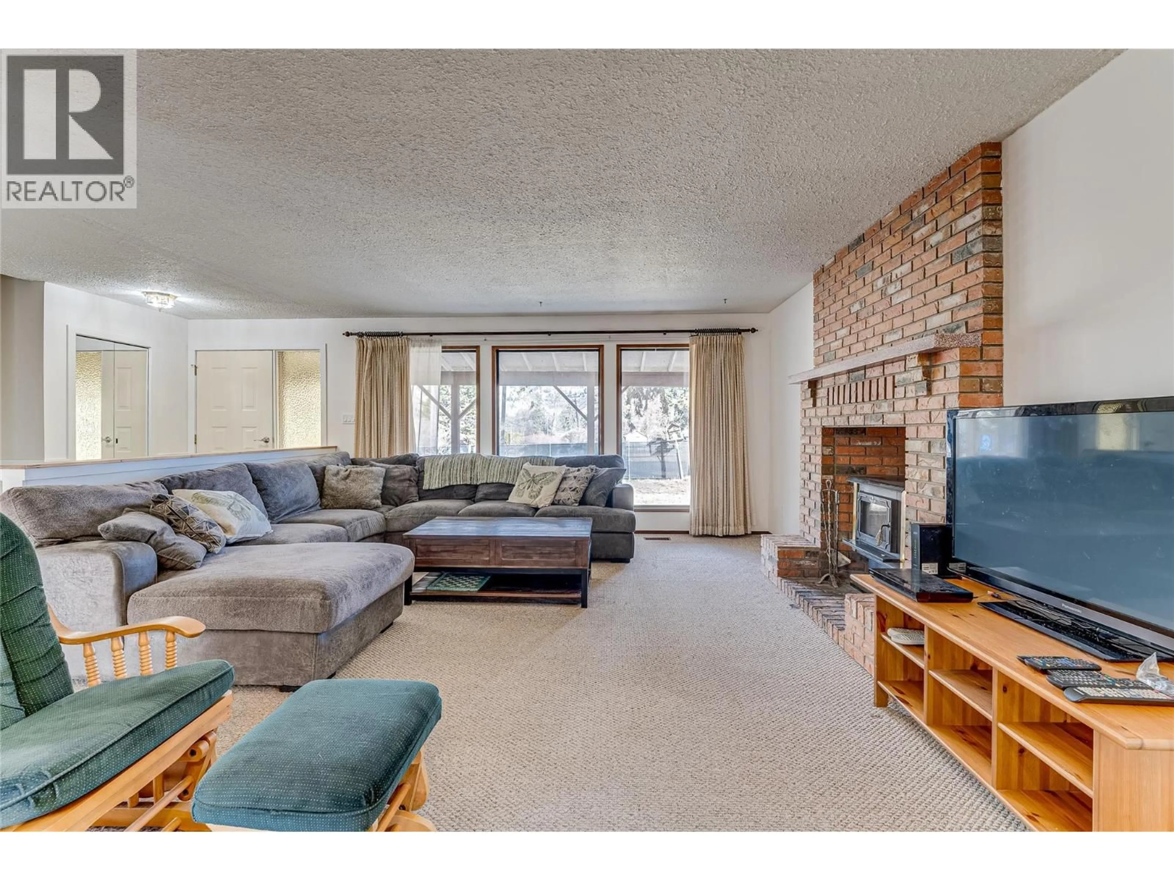 Living room with furniture, unknown for 6312 LEARMOUTH ROAD, Coldstream British Columbia V1B3G3