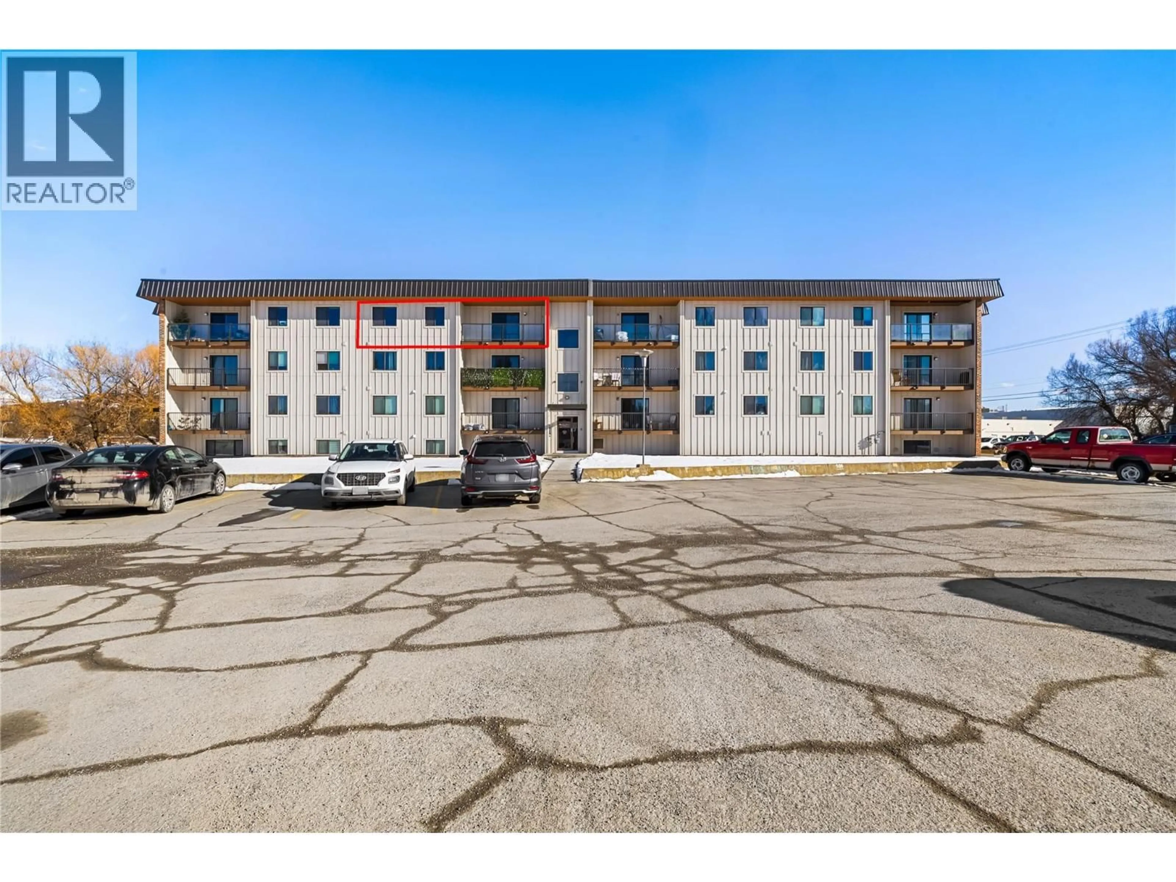 A pic from outside/outdoor area/front of a property/back of a property/a pic from drone, building for 404 - 606 18TH AVENUE NORTH, Cranbrook British Columbia V1C5M1