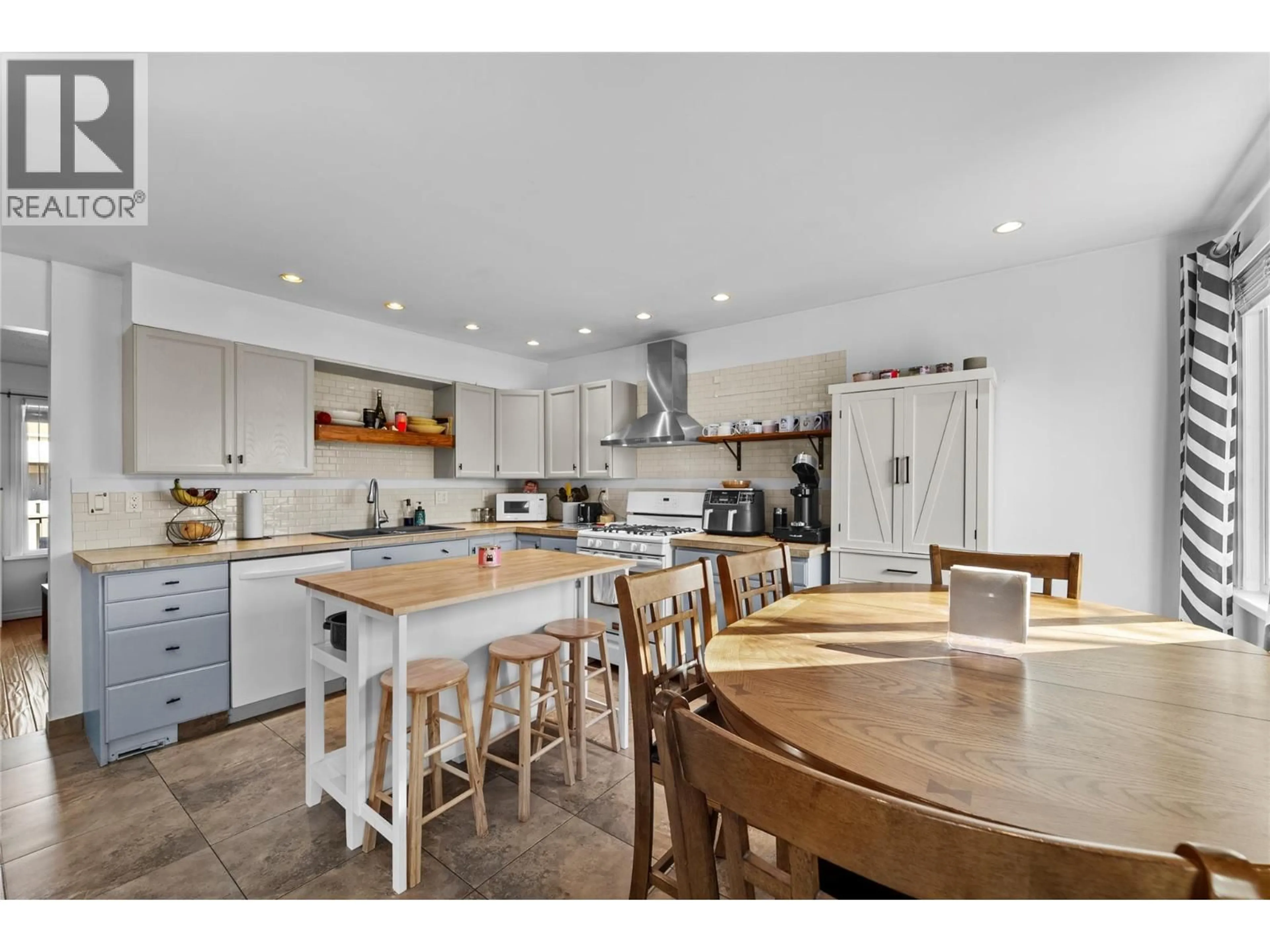 Open concept kitchen, unknown for 54 - 2568 SANDPIPER DRIVE, Kamloops British Columbia V2B6X1