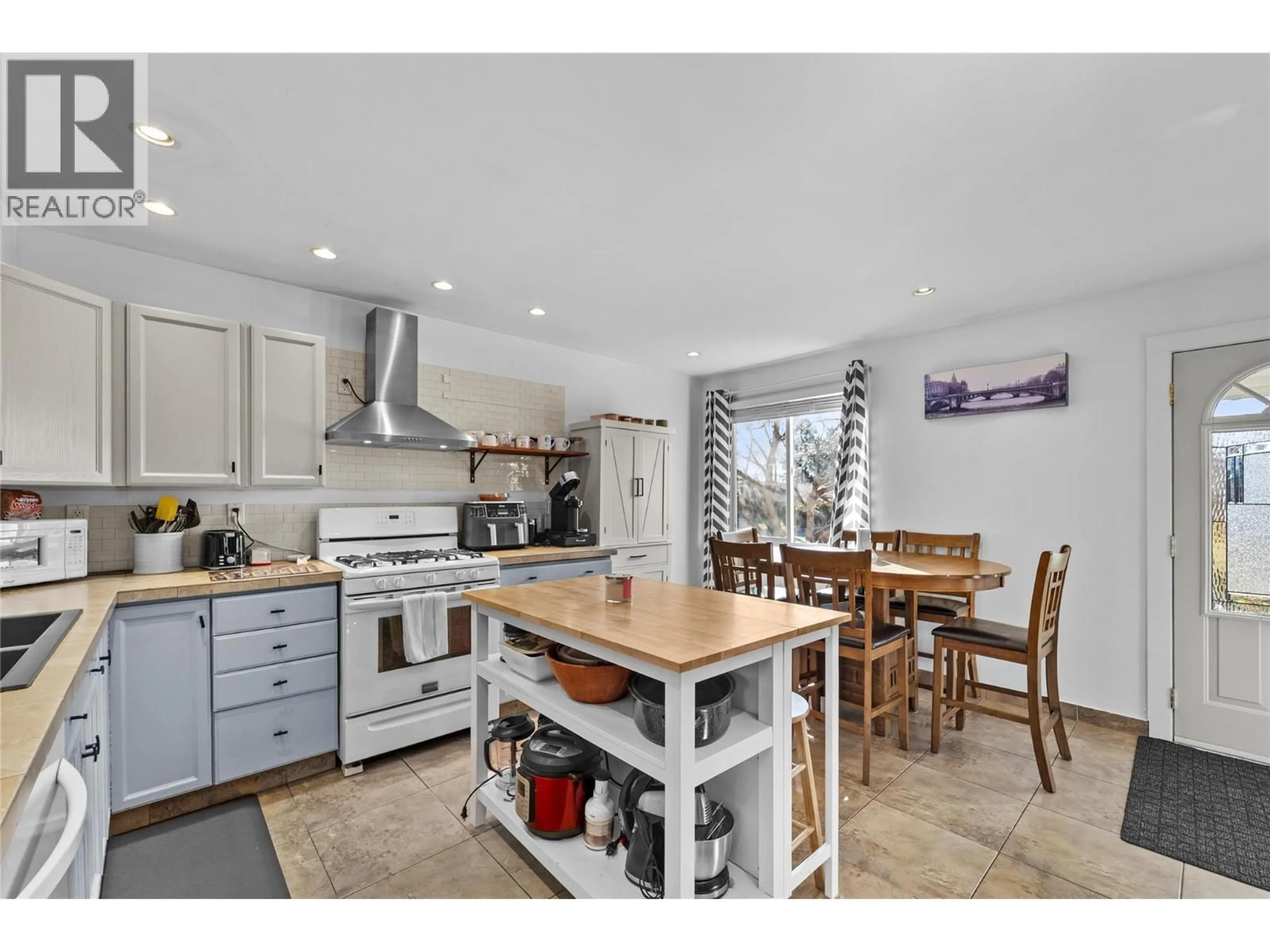 Open concept kitchen, unknown for 54 - 2568 SANDPIPER DRIVE, Kamloops British Columbia V2B6X1