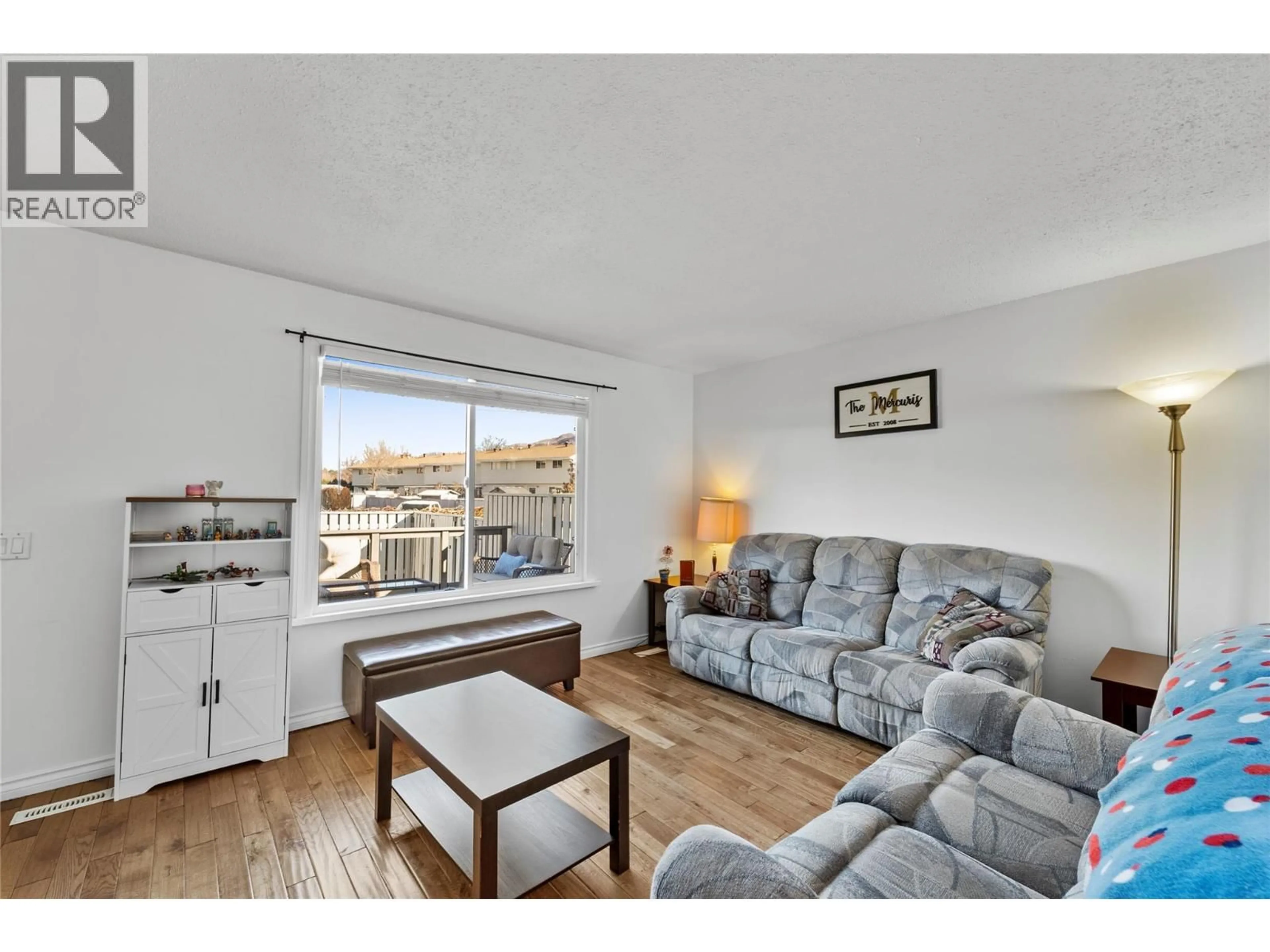 Living room with furniture, wood/laminate floor for 54 - 2568 SANDPIPER DRIVE, Kamloops British Columbia V2B6X1