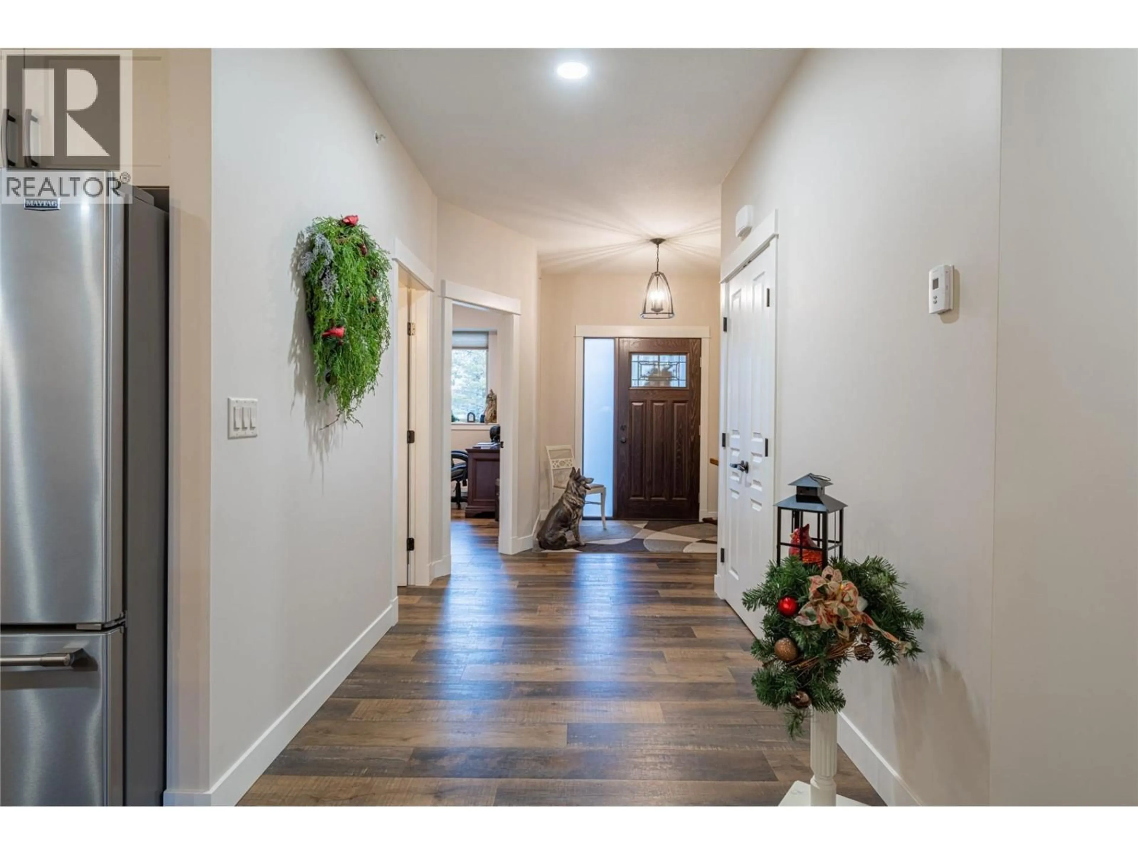 Indoor entryway for 3 - 2444 YORK AVENUE, Armstrong British Columbia V0E1B1