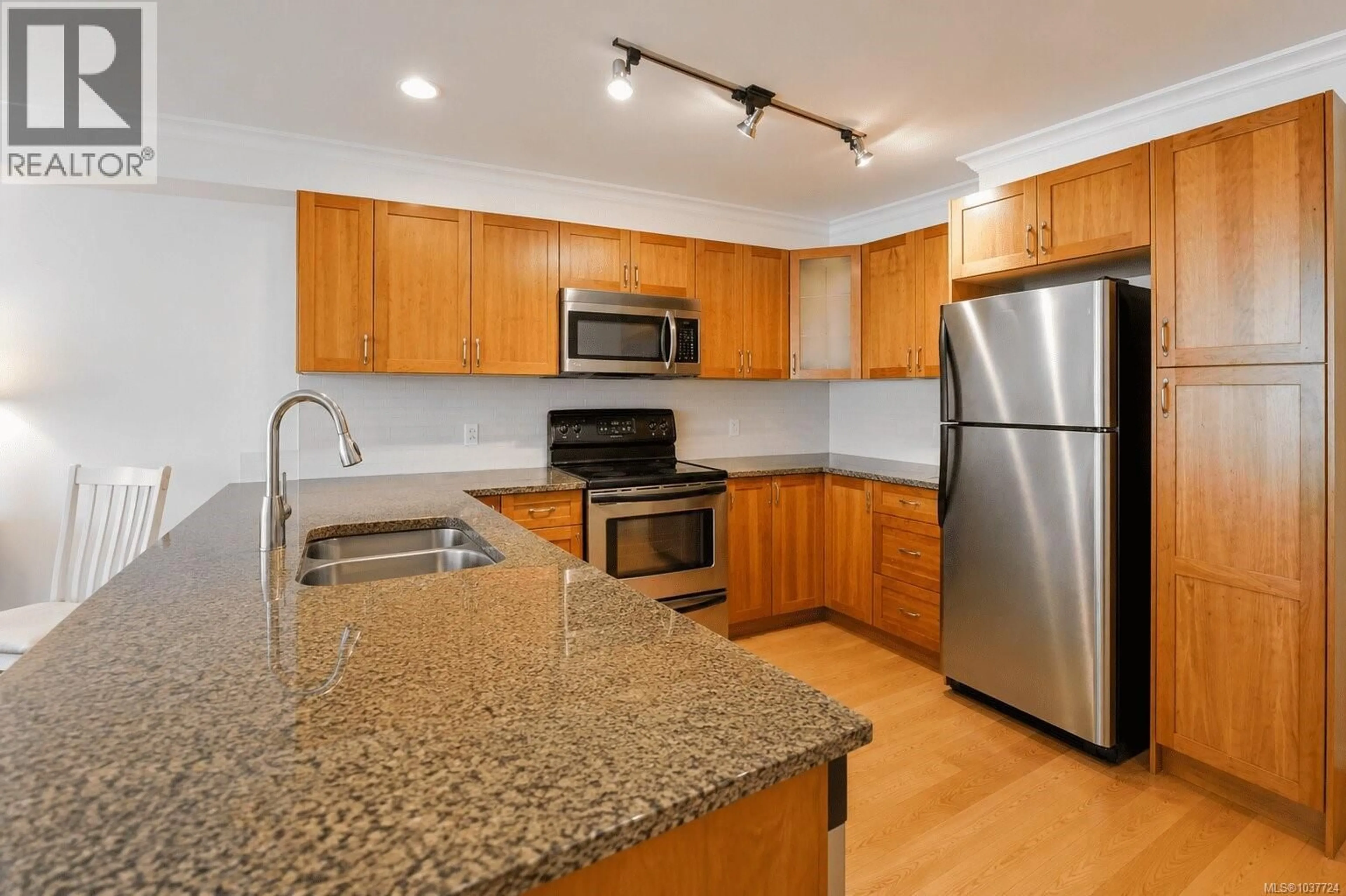 Standard kitchen, unknown for 204 - 1514 CHURCH AVENUE, Saanich British Columbia V8P0A3