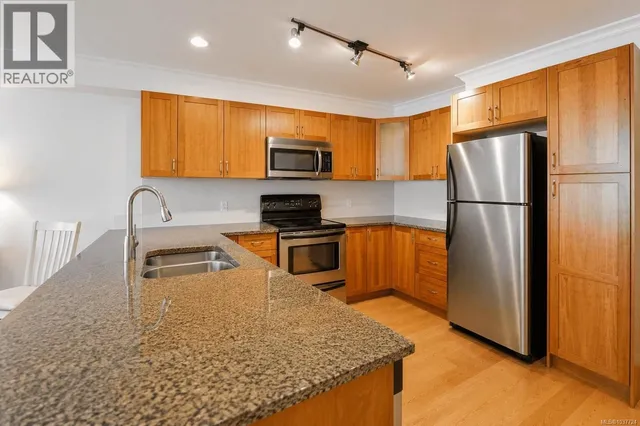204 - 1514 CHURCH AVENUE, Saanich 4