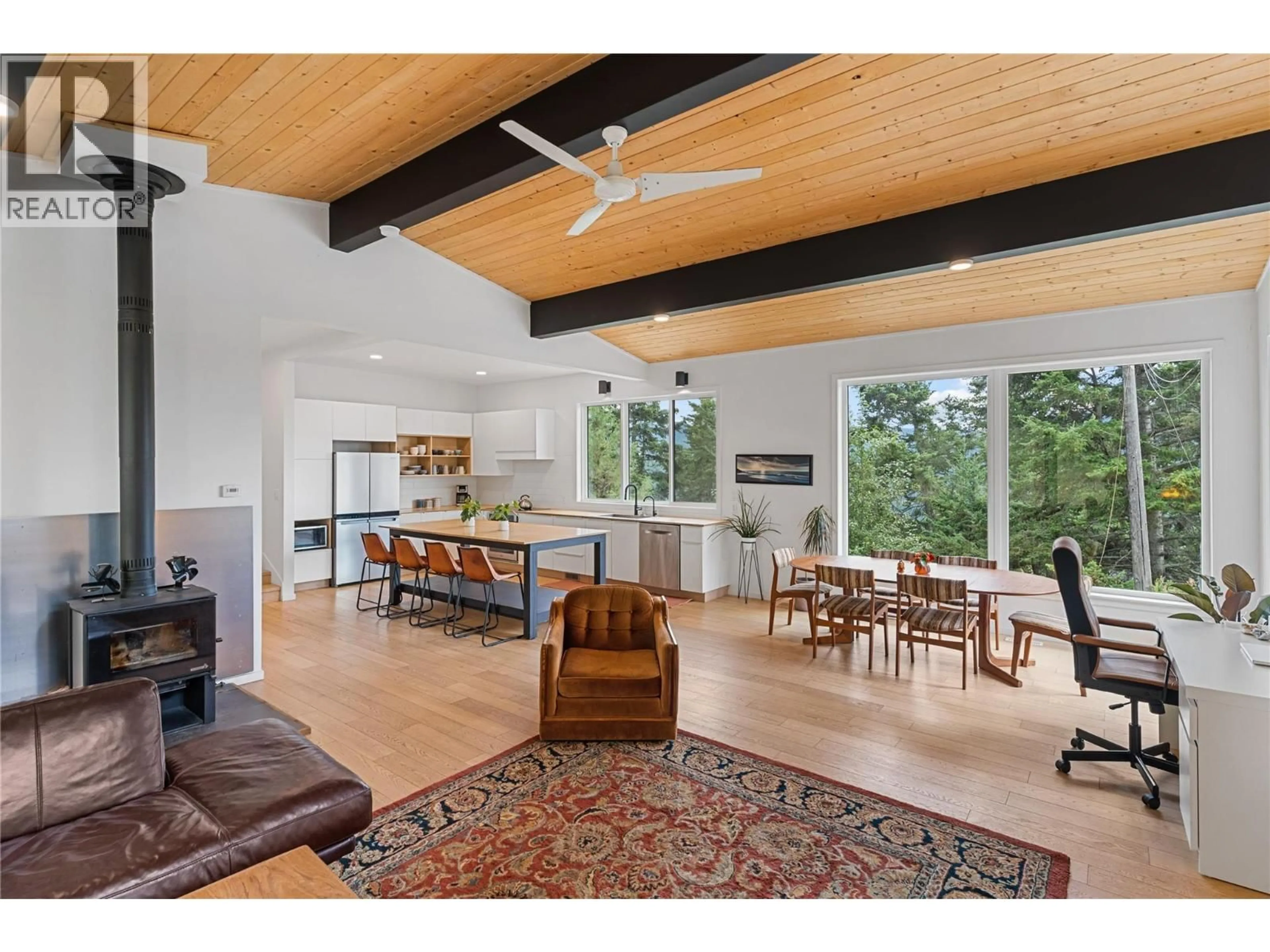 Open concept kitchen, wood/laminate floor for 8250 SUN VALLEY ROAD, Joe Rich British Columbia V1P1J3