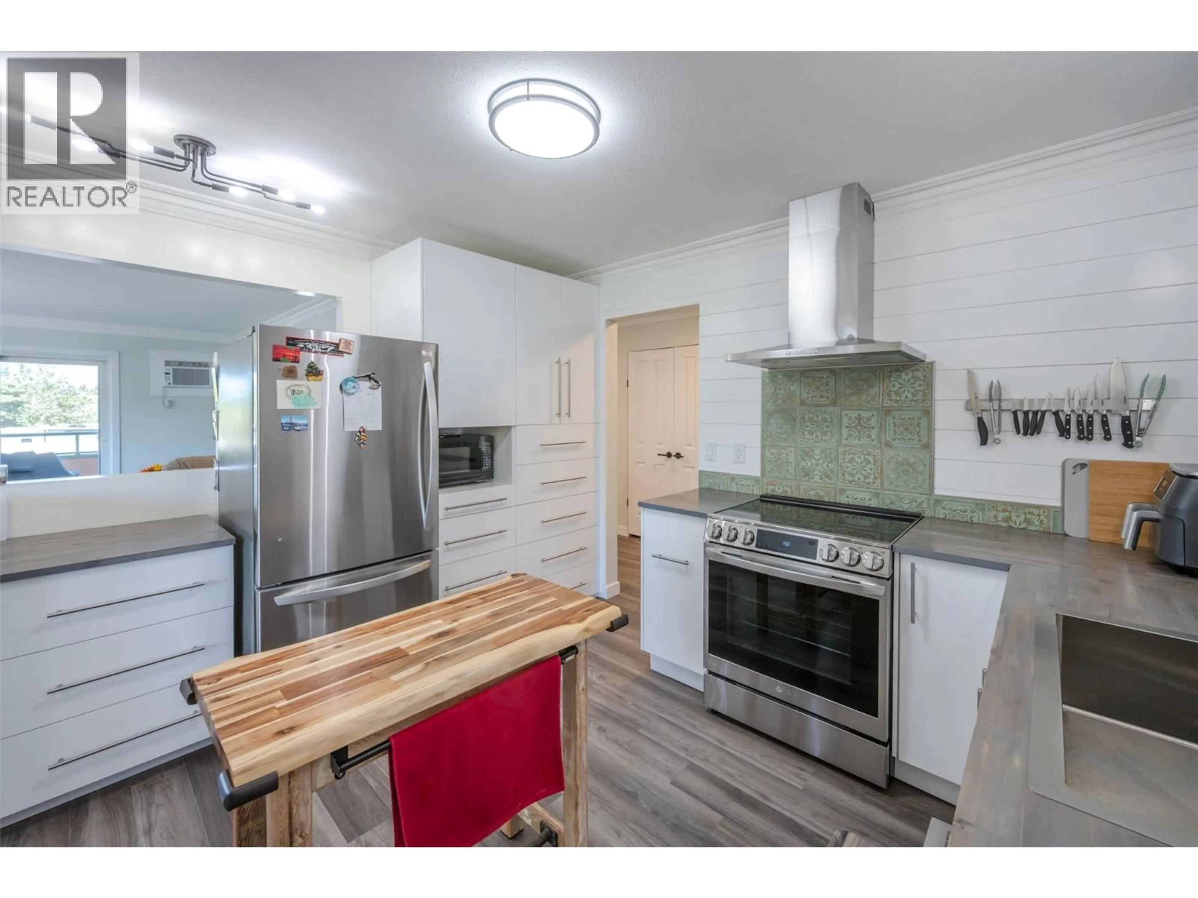 Standard kitchen, unknown for 208 - 8905 PINEO COURT, Summerland British Columbia V0H1Z5