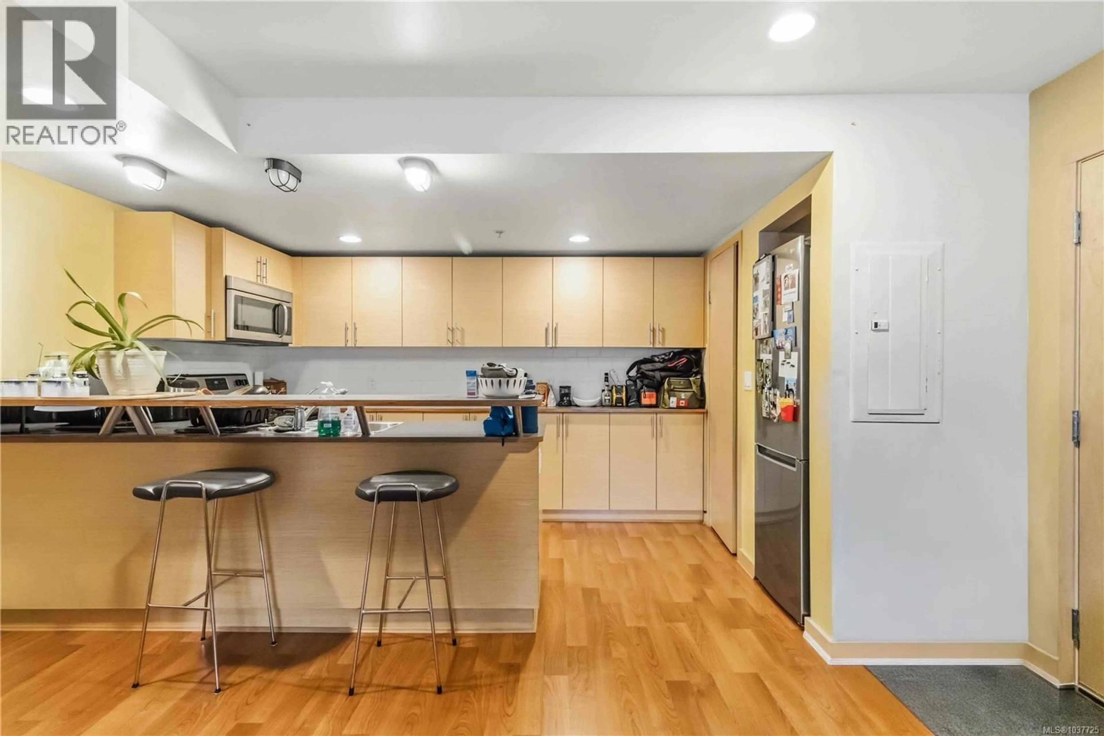 Standard kitchen, wood/laminate floor for 304 - 787 TYEE ROAD, Victoria British Columbia V9A7R5