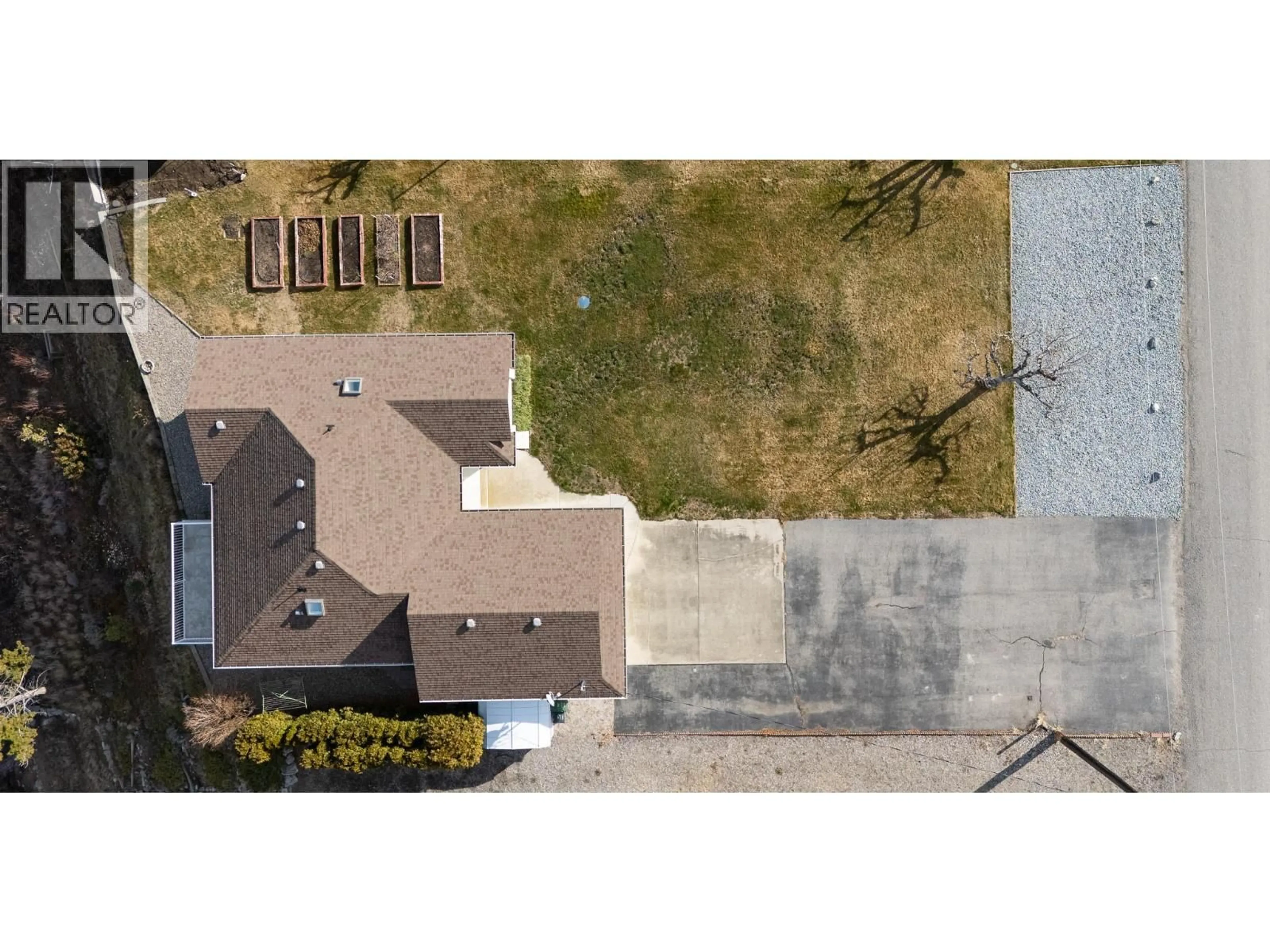 A pic from outside/outdoor area/front of a property/back of a property/a pic from drone, street for 626 PONDEROSA ROAD, Oliver British Columbia V0H1T1