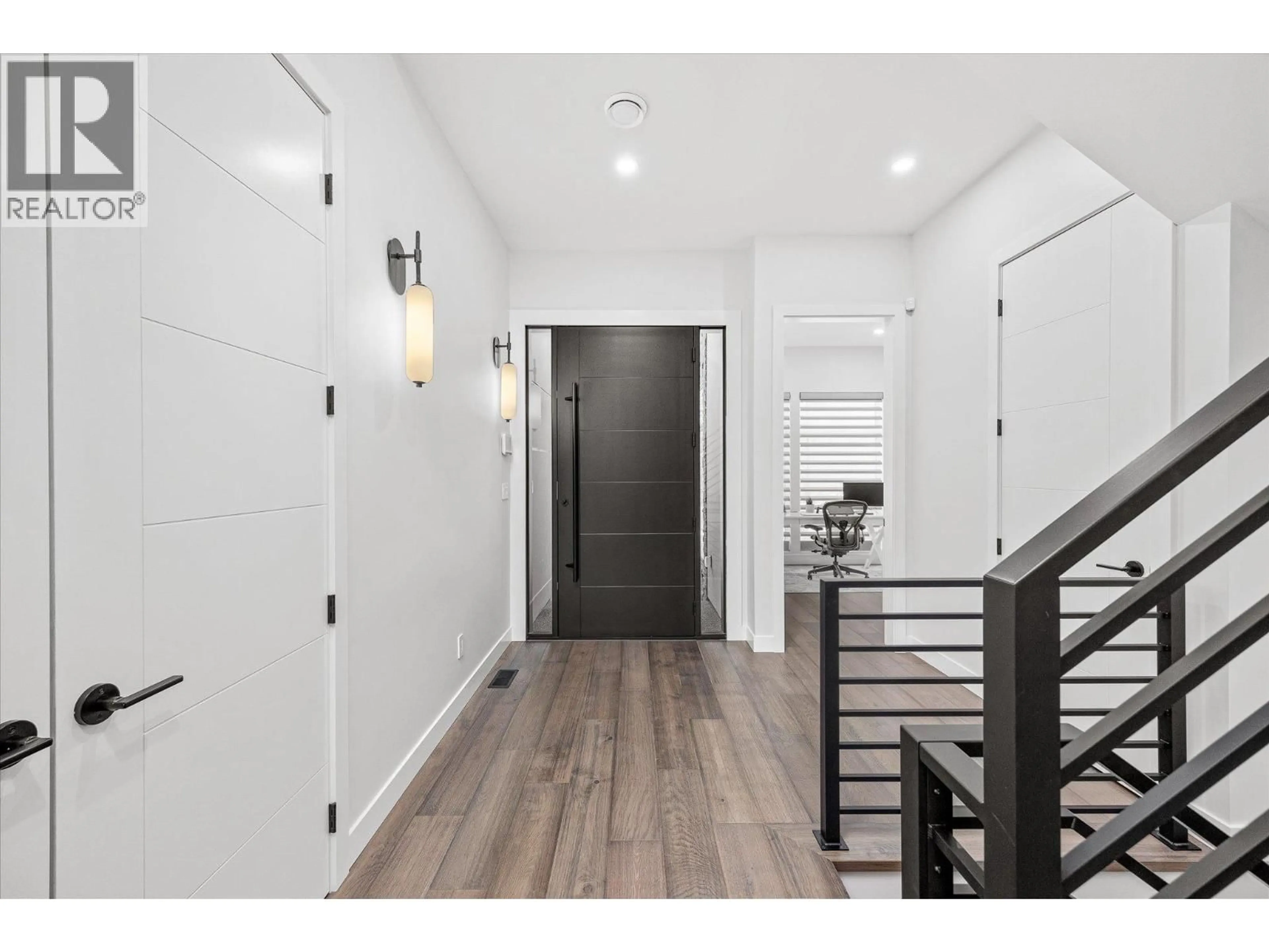 Indoor entryway for 10058 BEACON HILL DRIVE, Lake Country British Columbia V4V0A9