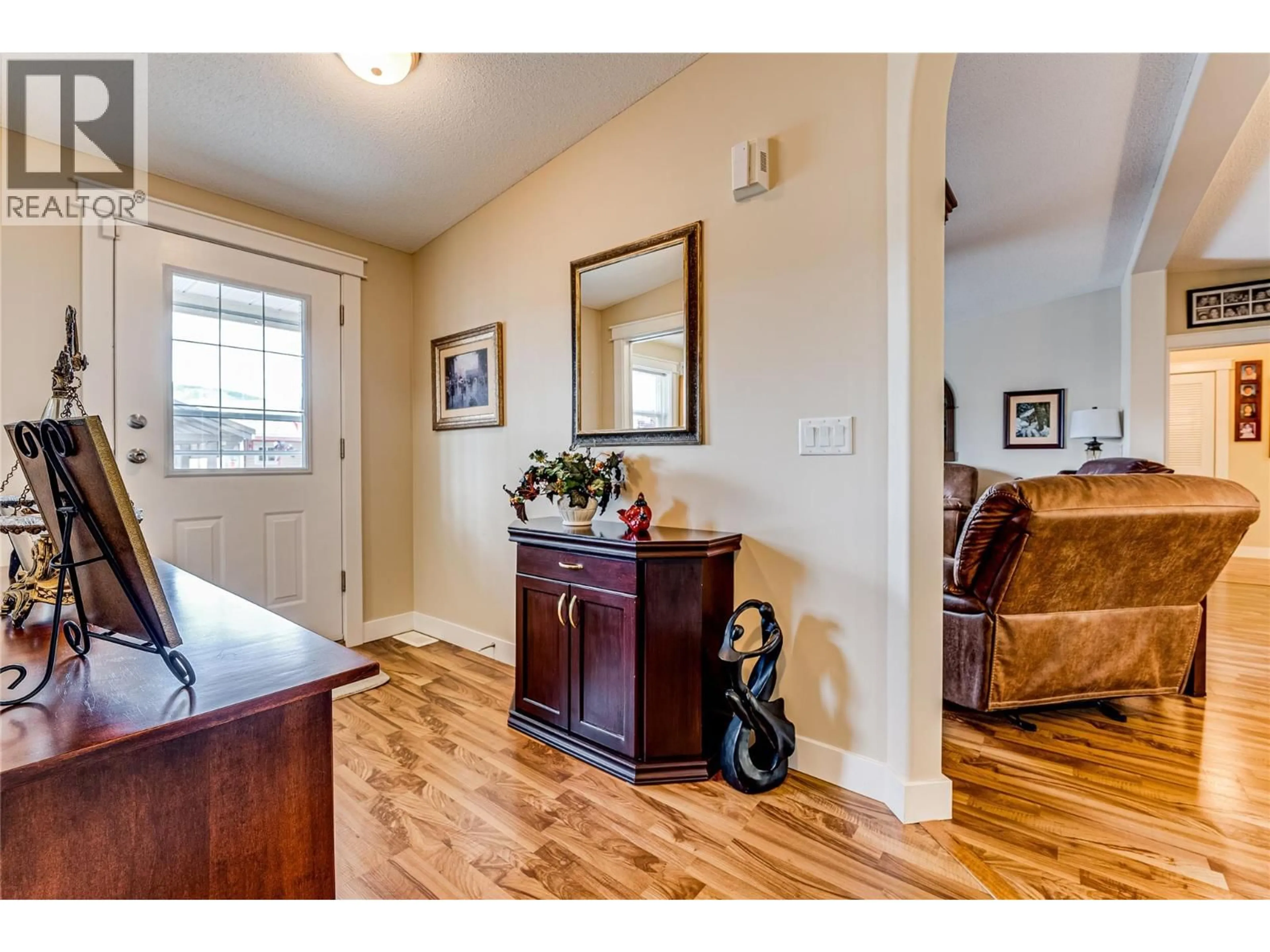 Indoor entryway for 105 - 2727 LAKESHORE ROAD, Vernon British Columbia V1H1X5