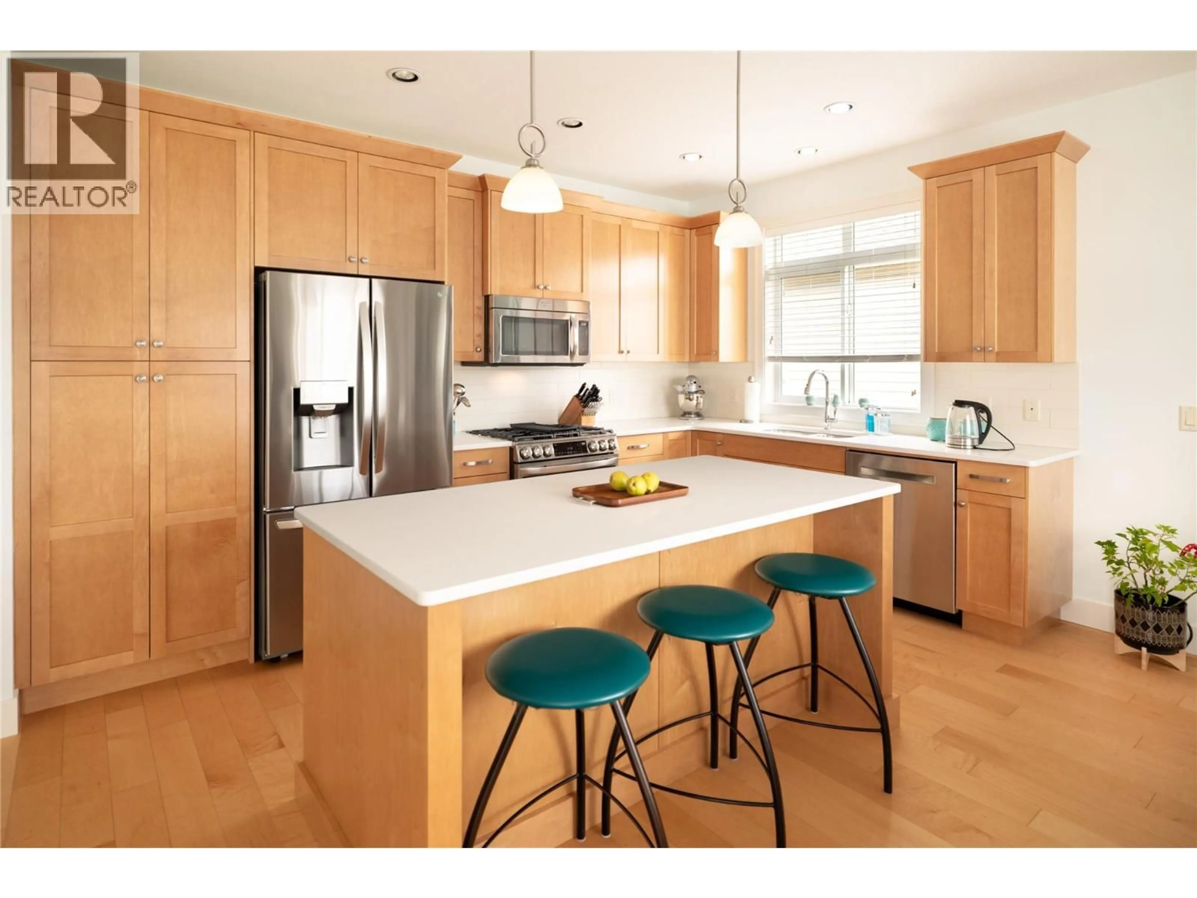 Contemporary kitchen, wood/laminate floor for 13008 GIBBONS DRIVE, Lake Country British Columbia V4V2S4