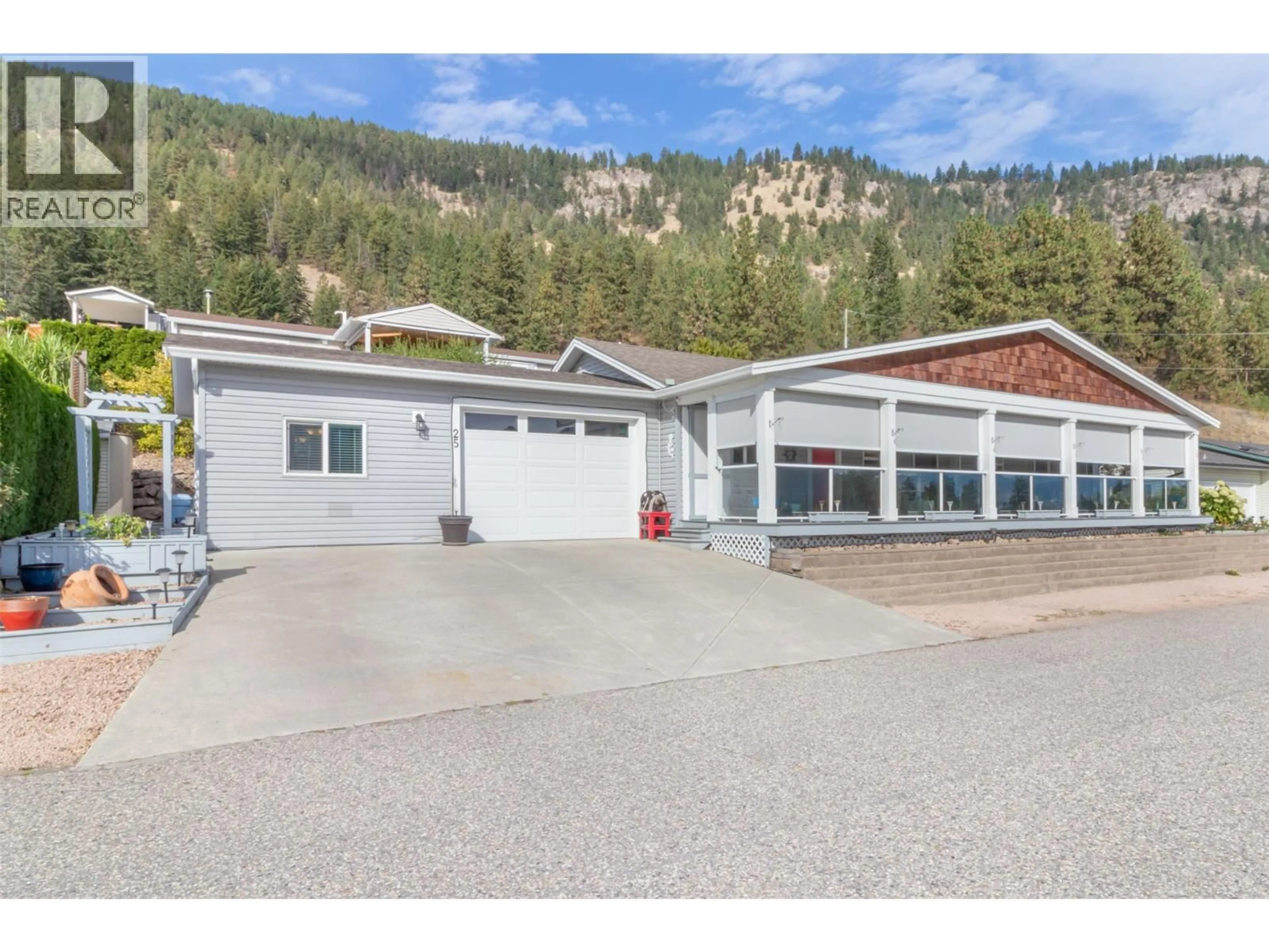 Indoor garage for 25 - 17610 RAWSTHORNE ROAD, Lake Country British Columbia V4V2K2