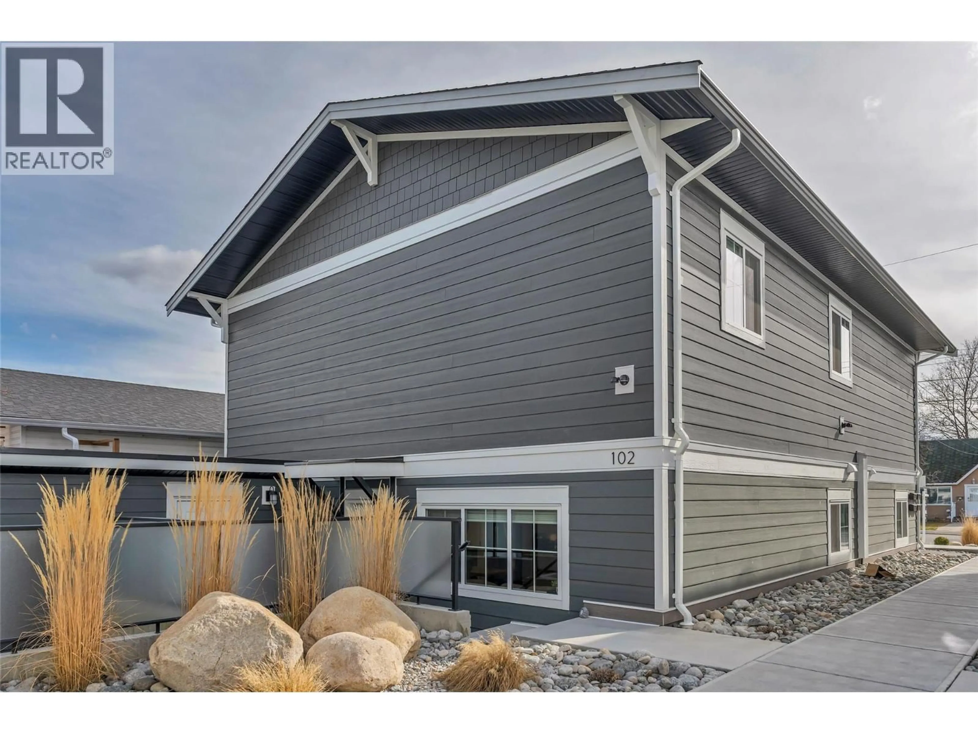 Home with vinyl exterior material, street for 102 - 241 NELSON AVENUE, Penticton British Columbia V2A2L1