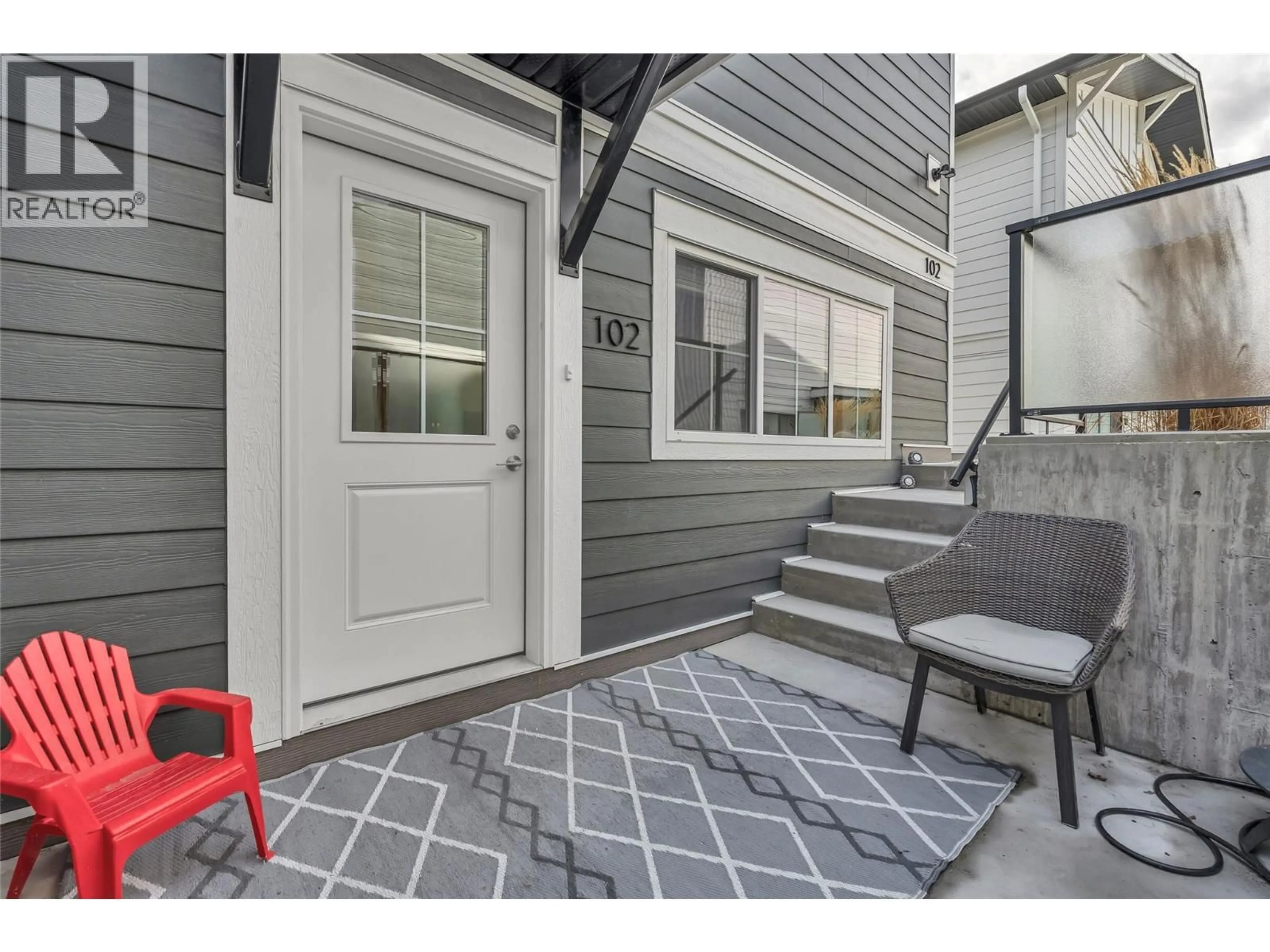 Indoor entryway for 102 - 241 NELSON AVENUE, Penticton British Columbia V2A2L1