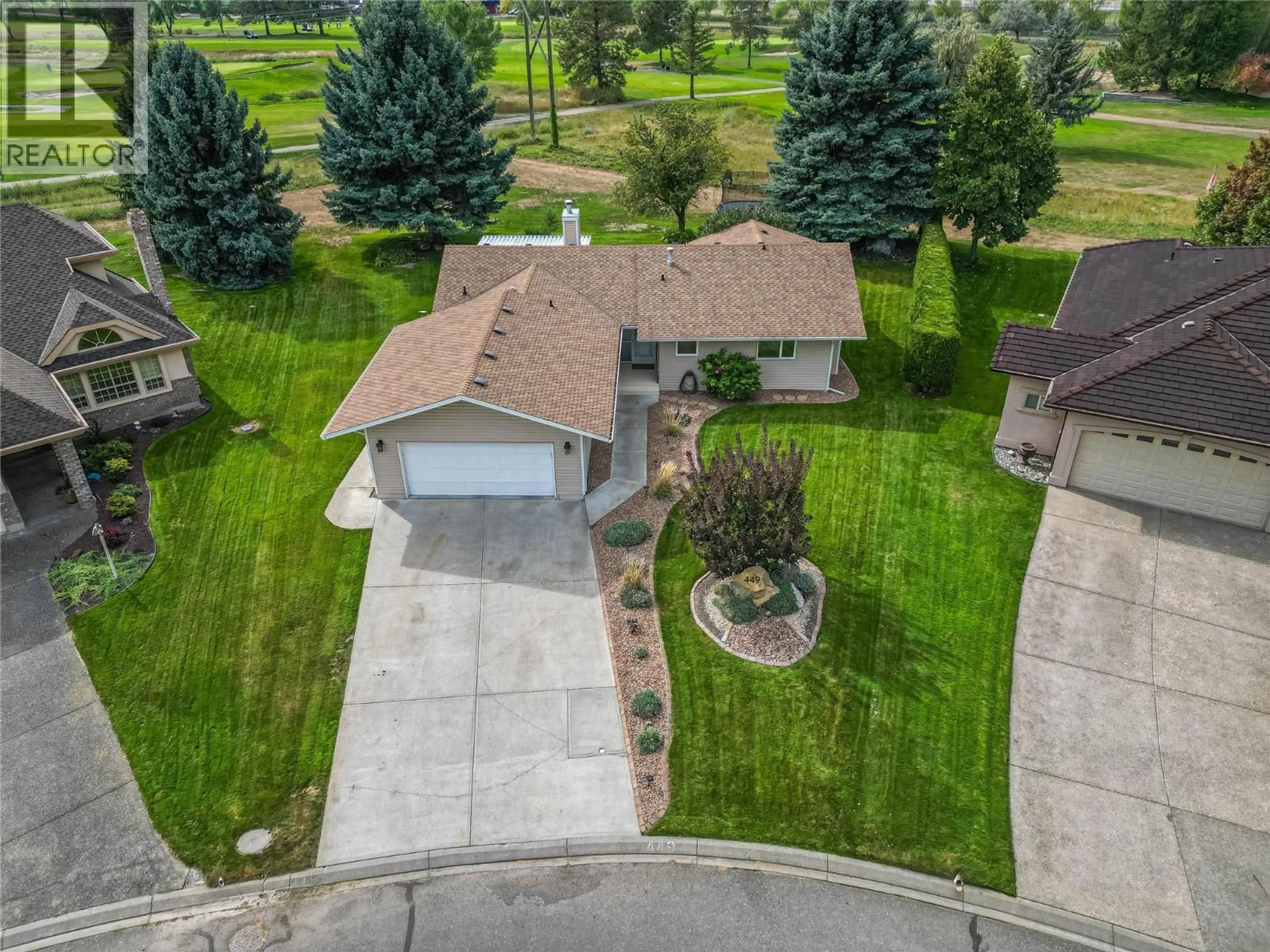 A pic from outside/outdoor area/front of a property/back of a property/a pic from drone, street for 449 NUEVA WYND, Kamloops British Columbia V2H1S1