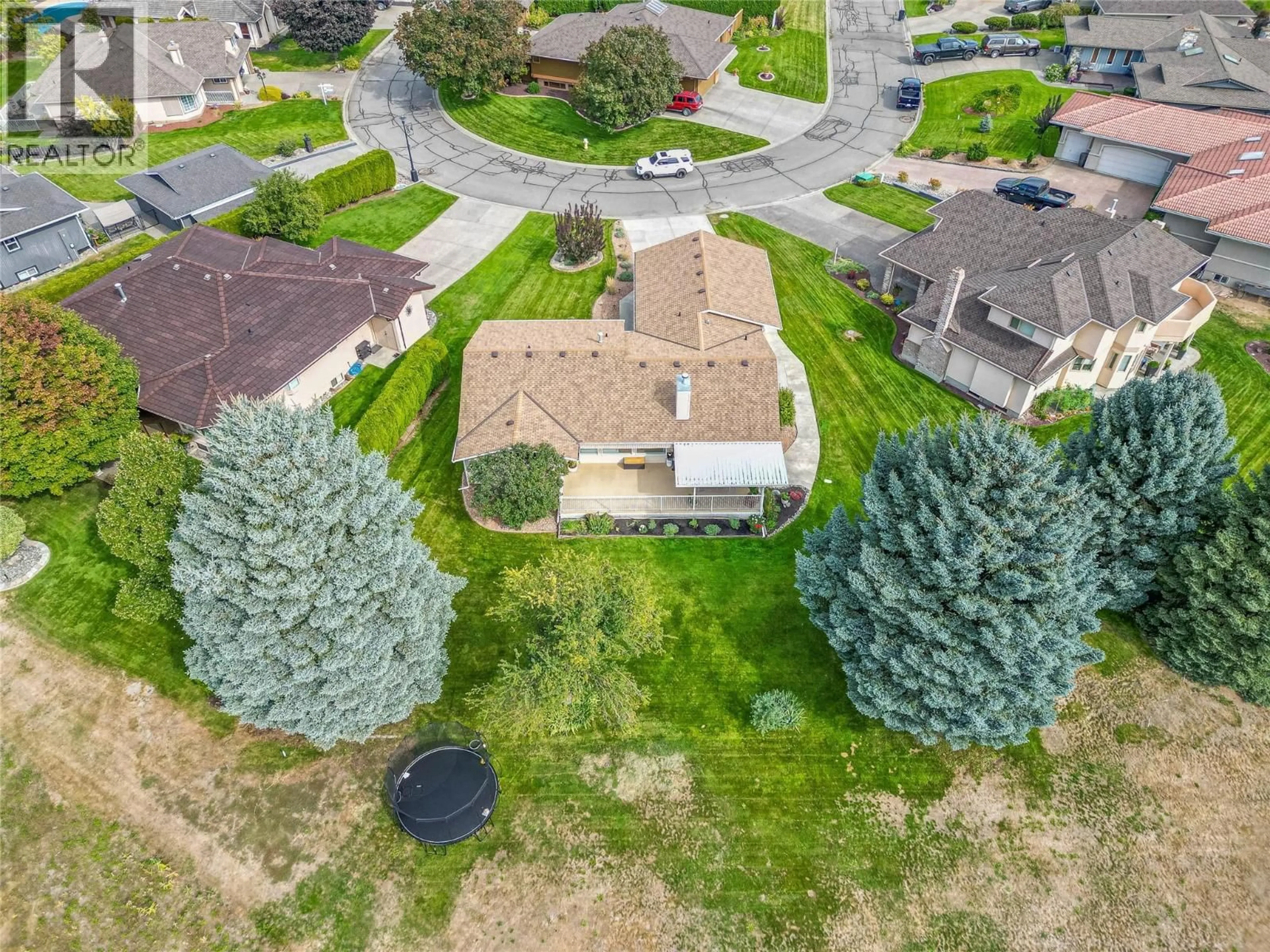 A pic from outside/outdoor area/front of a property/back of a property/a pic from drone, street for 449 NUEVA WYND, Kamloops British Columbia V2H1S1