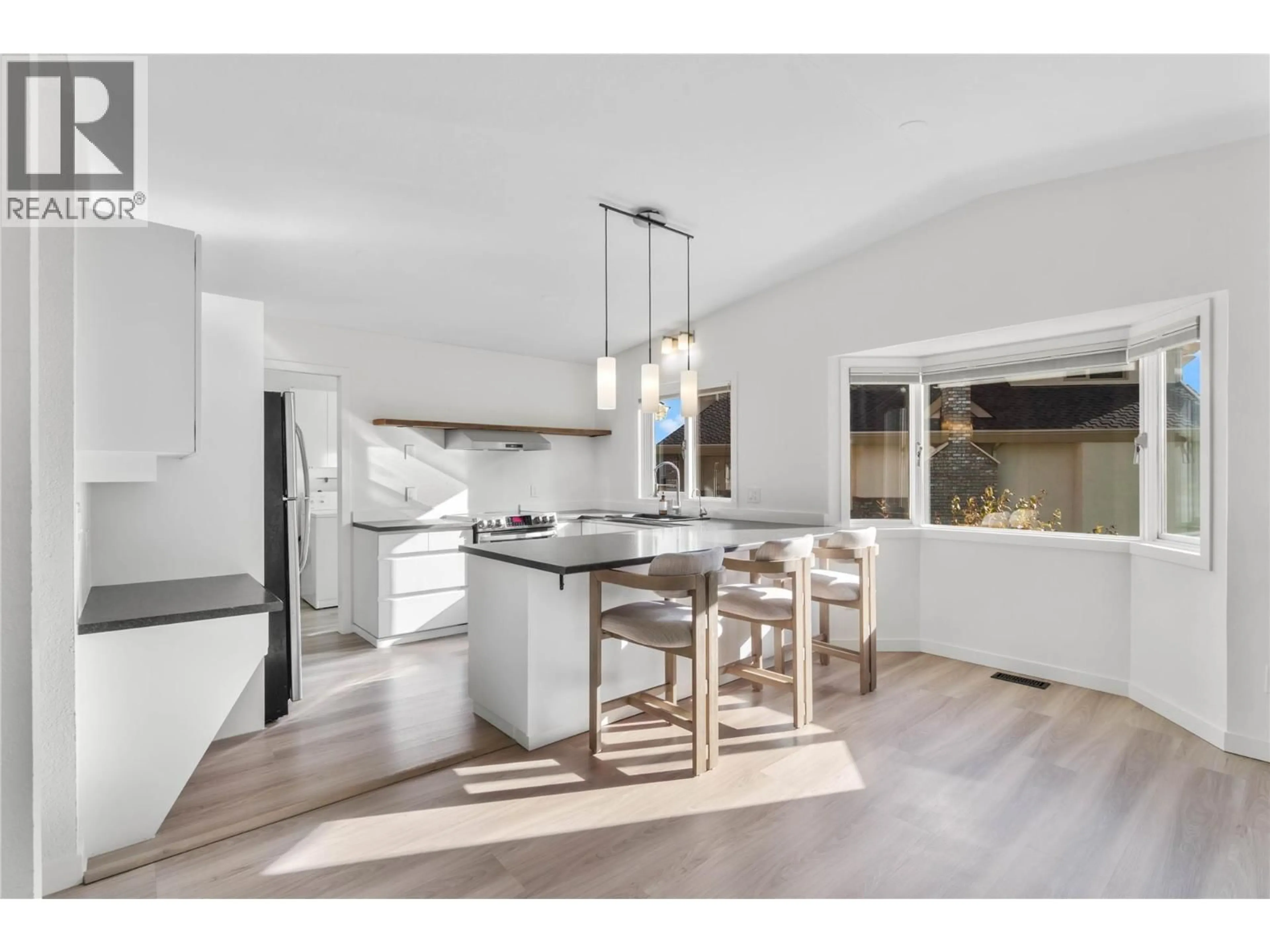 Open concept kitchen, wood/laminate floor for 449 NUEVA WYND, Kamloops British Columbia V2H1S1