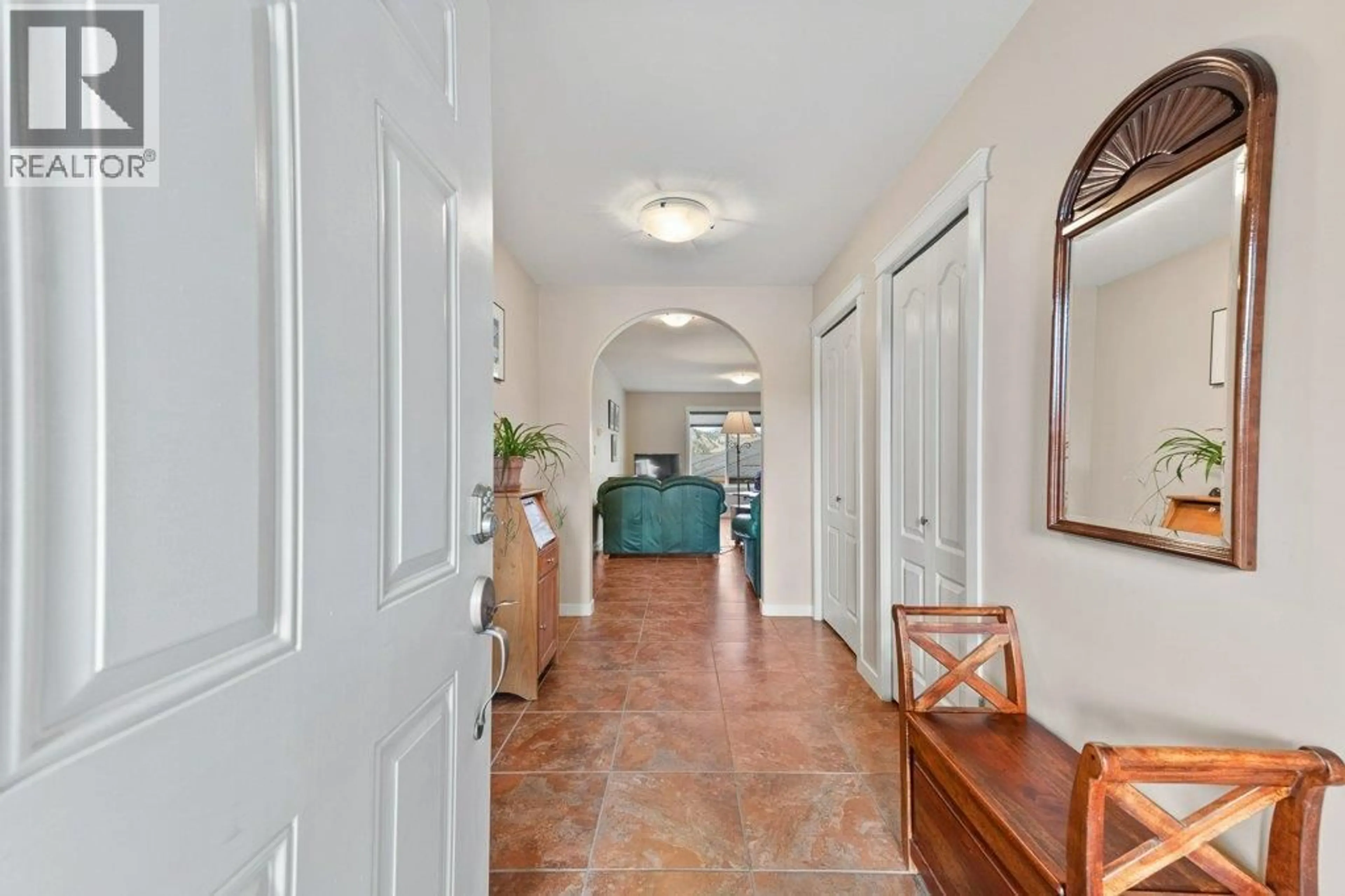 Indoor foyer for 6948 MOUNTAINVIEW DRIVE, Oliver British Columbia V0H1T4