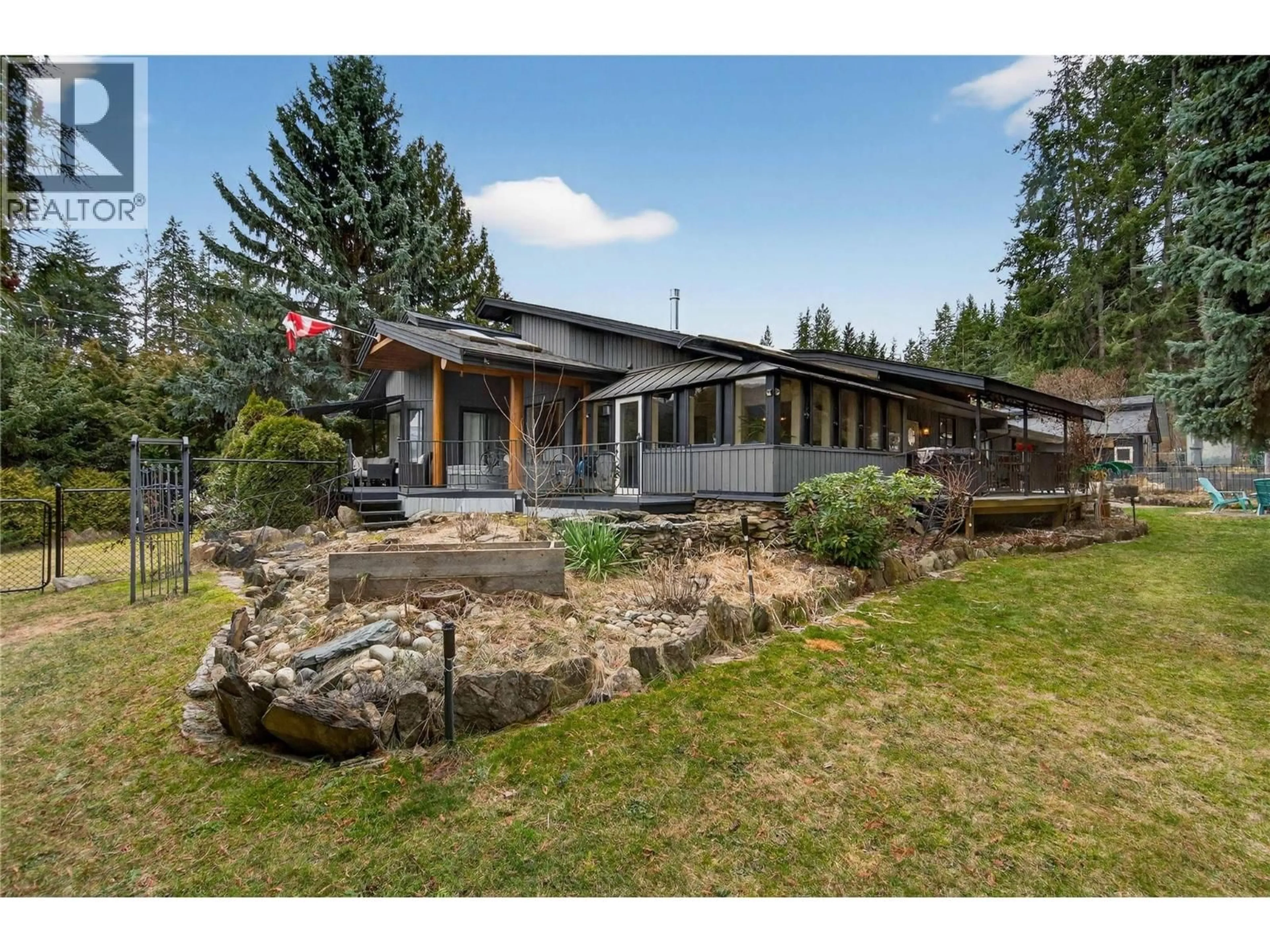 A pic from outside/outdoor area/front of a property/back of a property/a pic from drone, unknown for 2829 MARINE DRIVE, Blind Bay British Columbia V0E1H1