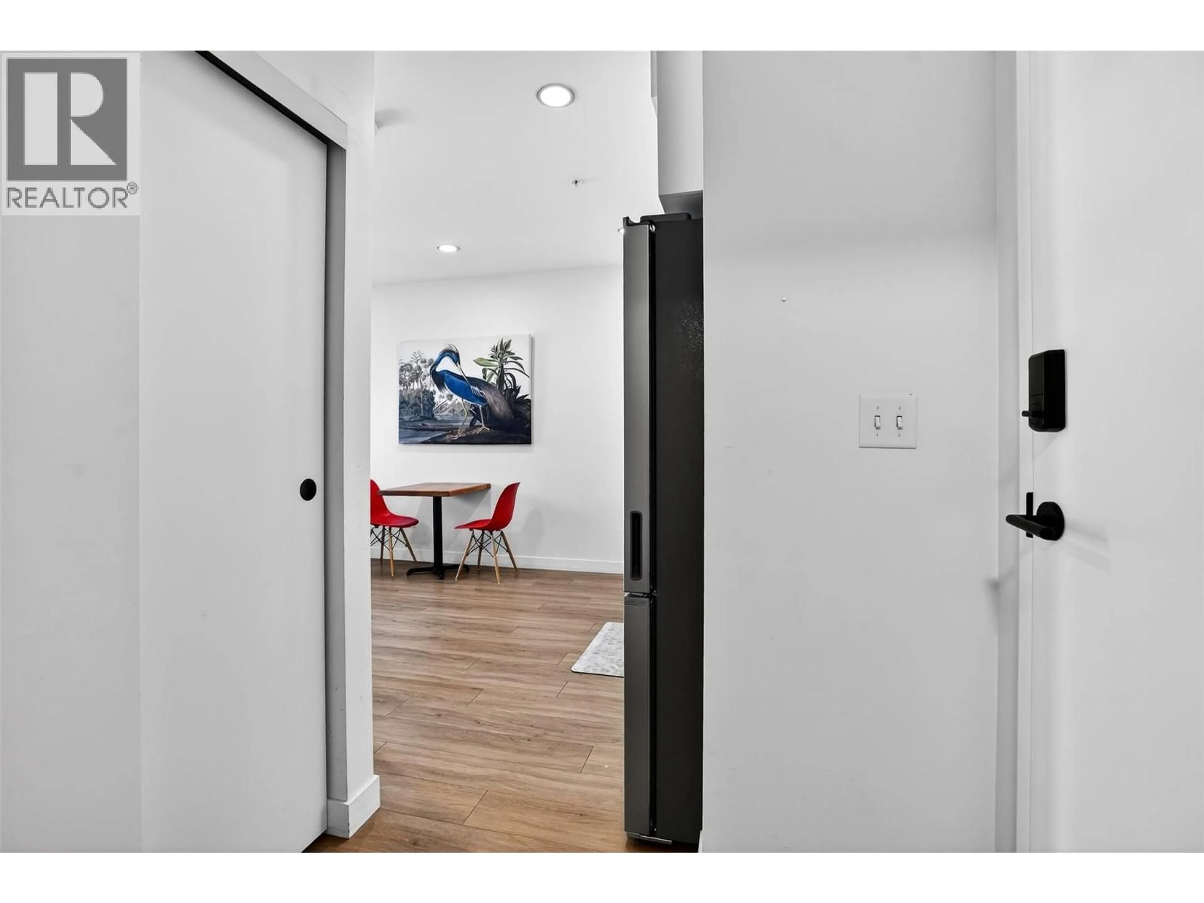 Indoor entryway for 403 - 514 VICTORIA STREET, Nelson British Columbia V1L3G7