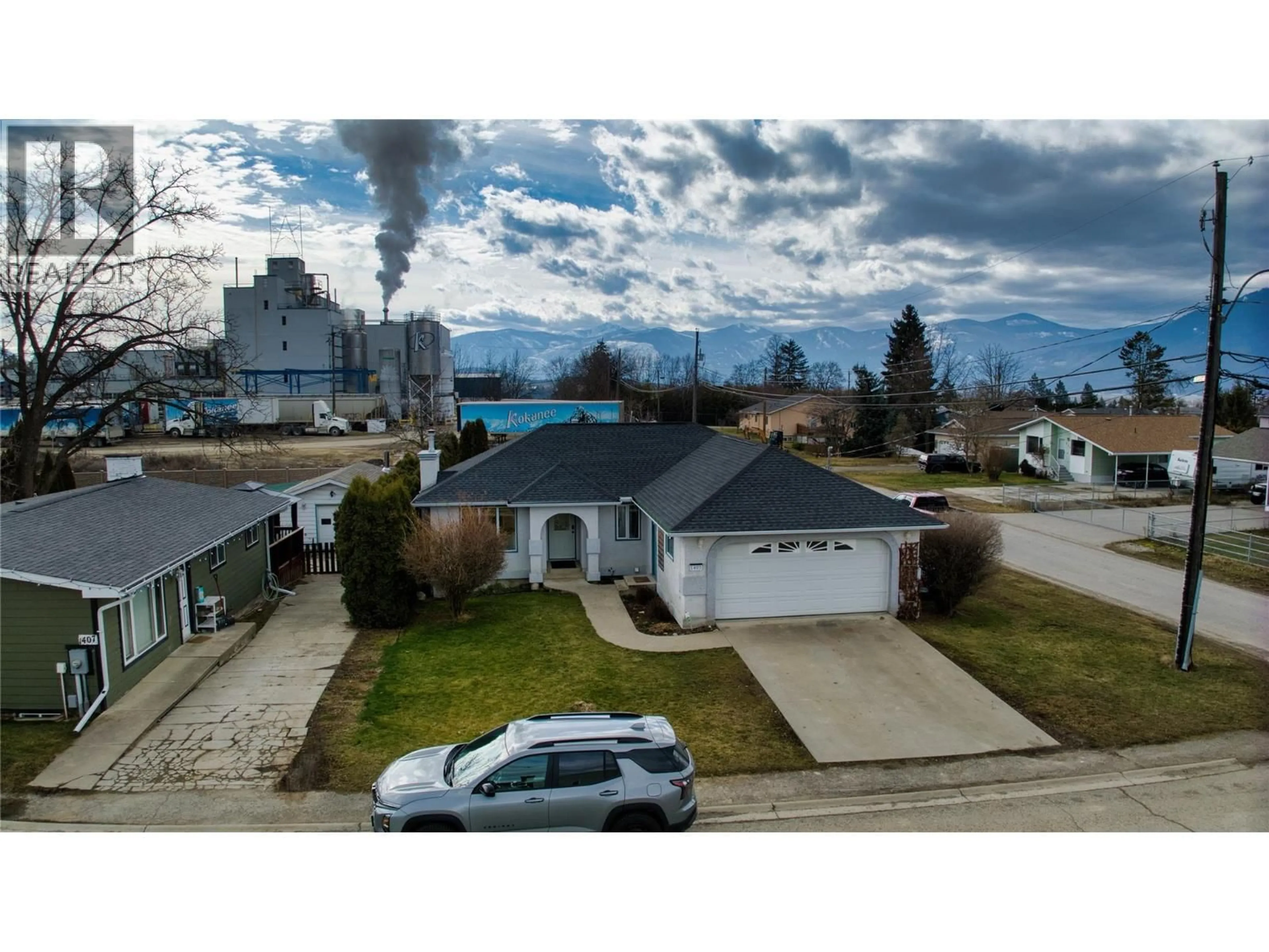 A pic from outside/outdoor area/front of a property/back of a property/a pic from drone, mountain view for 1403 BIRCH STREET STREET, Creston British Columbia V0B1G3