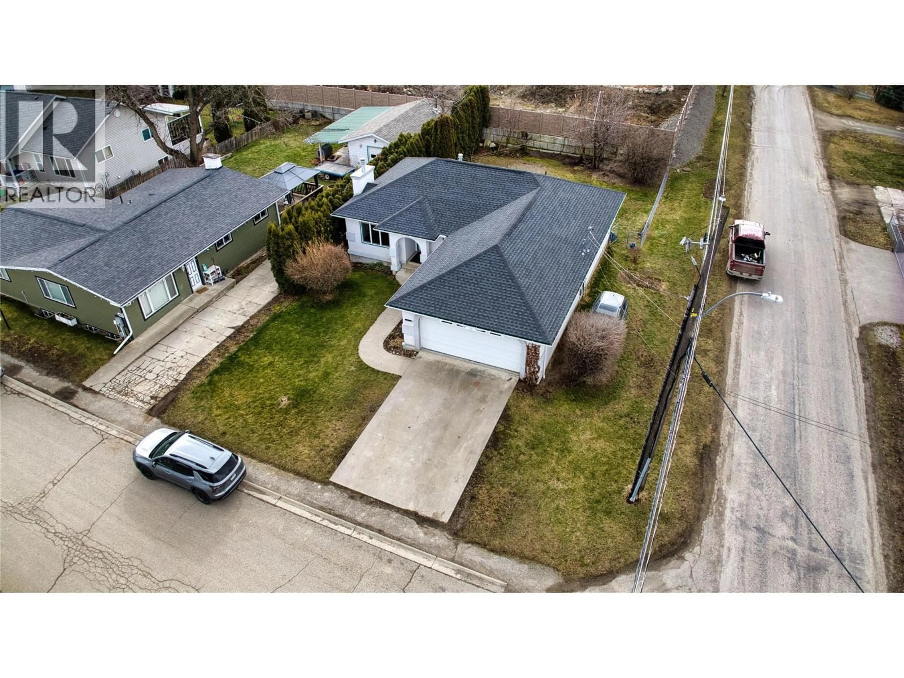 A pic from outside/outdoor area/front of a property/back of a property/a pic from drone, street for 1403 BIRCH STREET STREET, Creston British Columbia V0B1G3