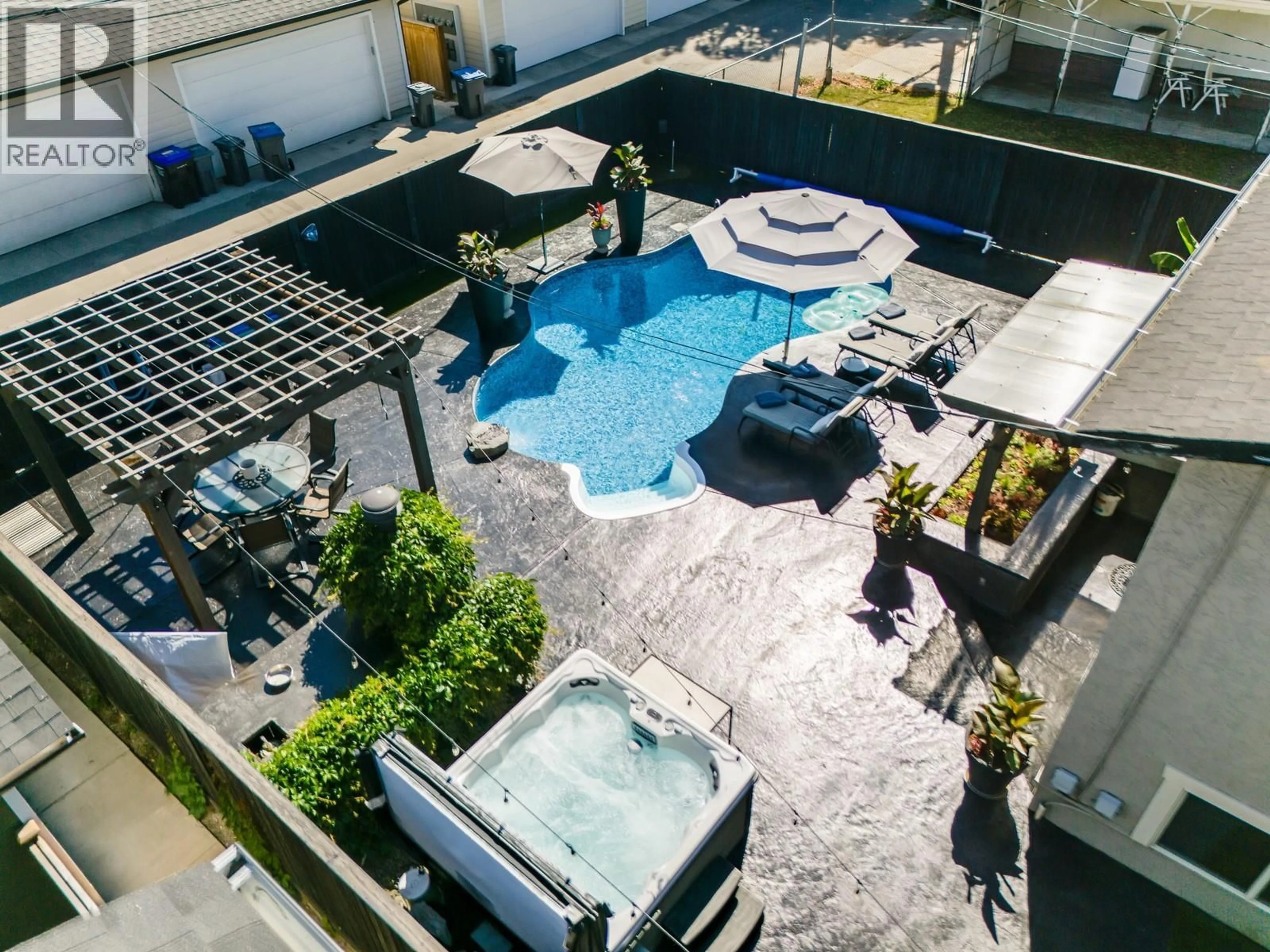 Pool for 819 CADDER AVENUE, Kelowna British Columbia V1Y5N7