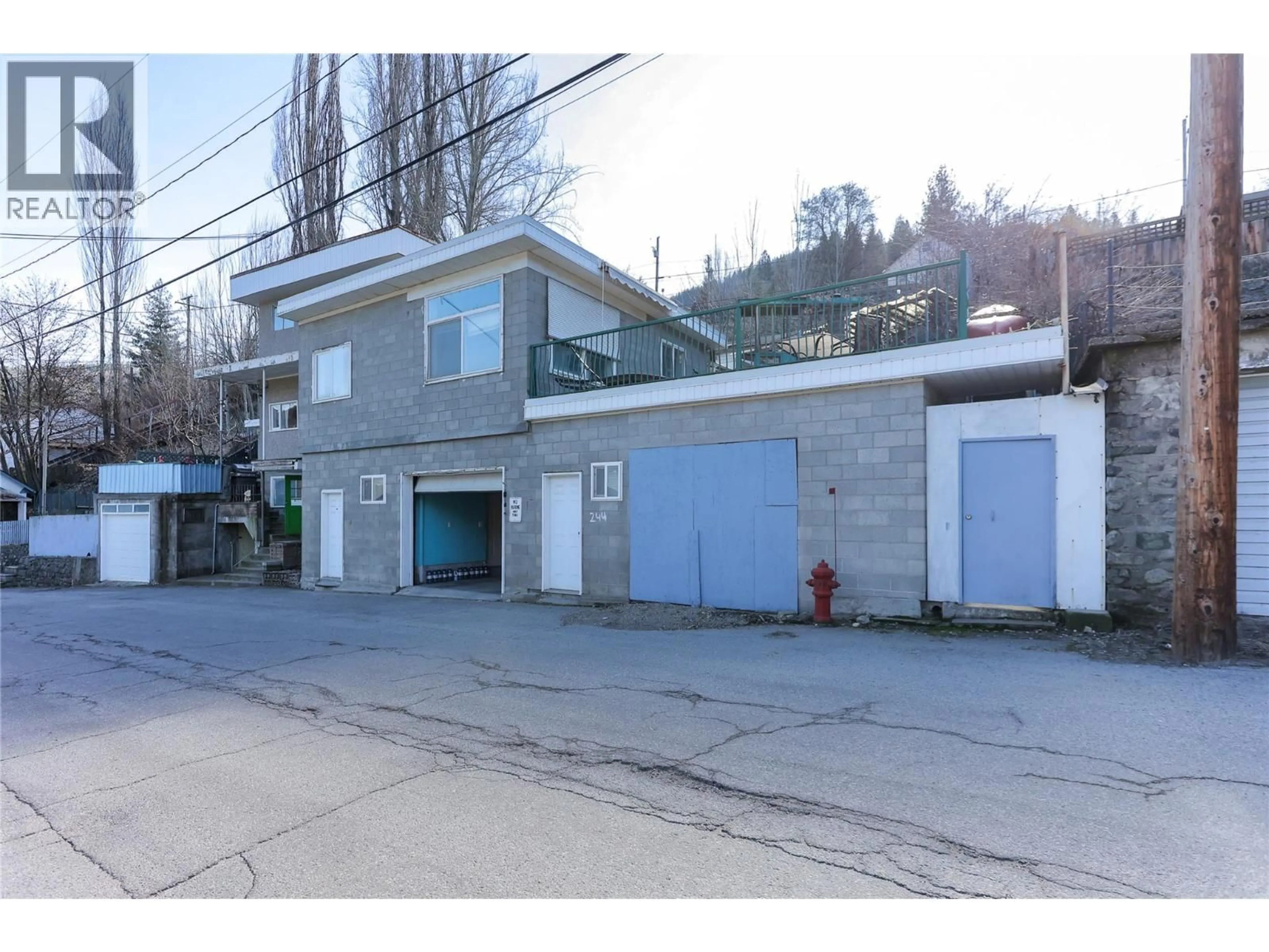 Indoor garage for 244A OLD ROSSLAND AVENUE, Trail British Columbia V1R3M7