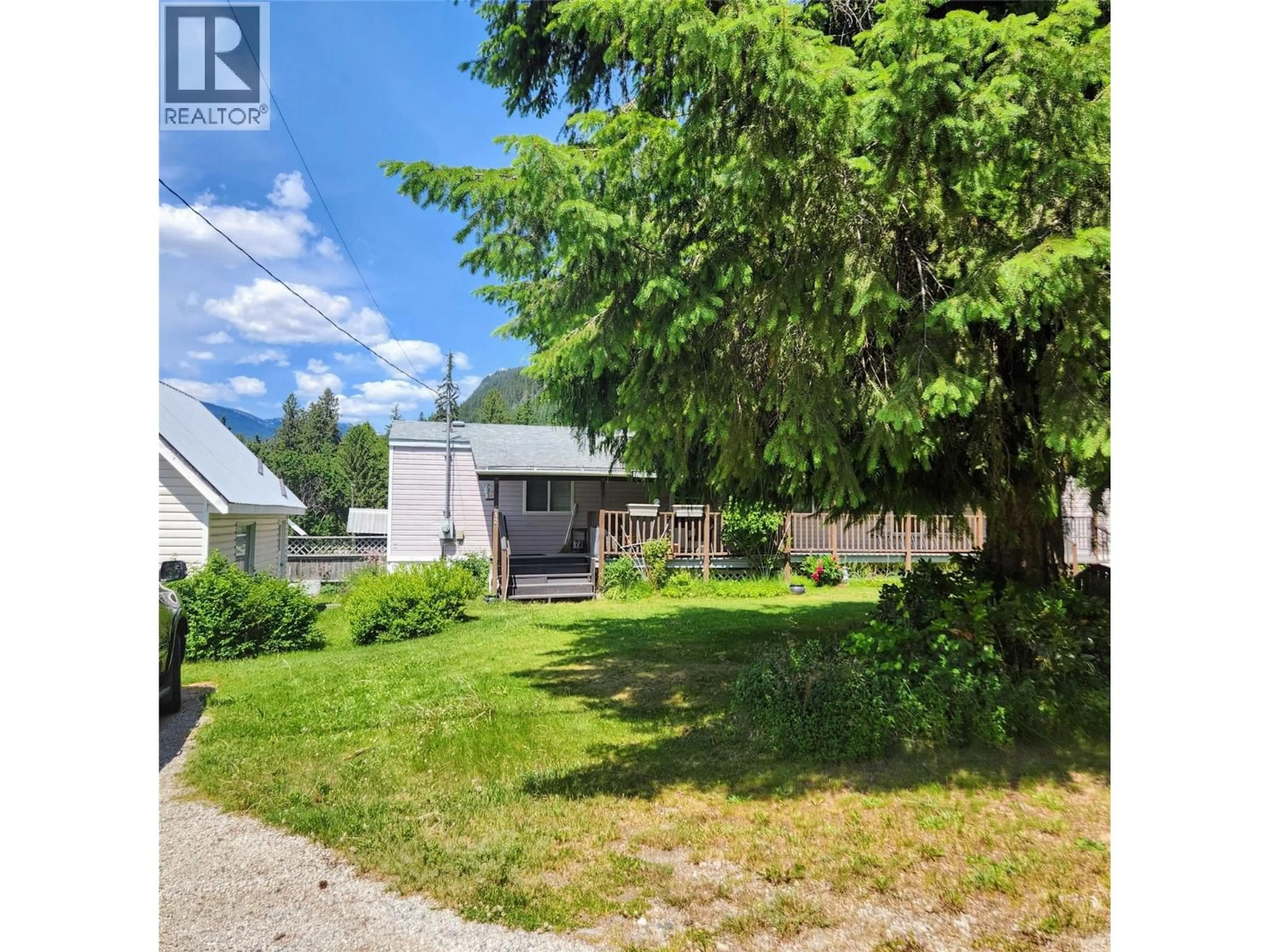A pic from outside/outdoor area/front of a property/back of a property/a pic from drone, street for 612 FLETCHER AVENUE, Slocan British Columbia V0G2C0