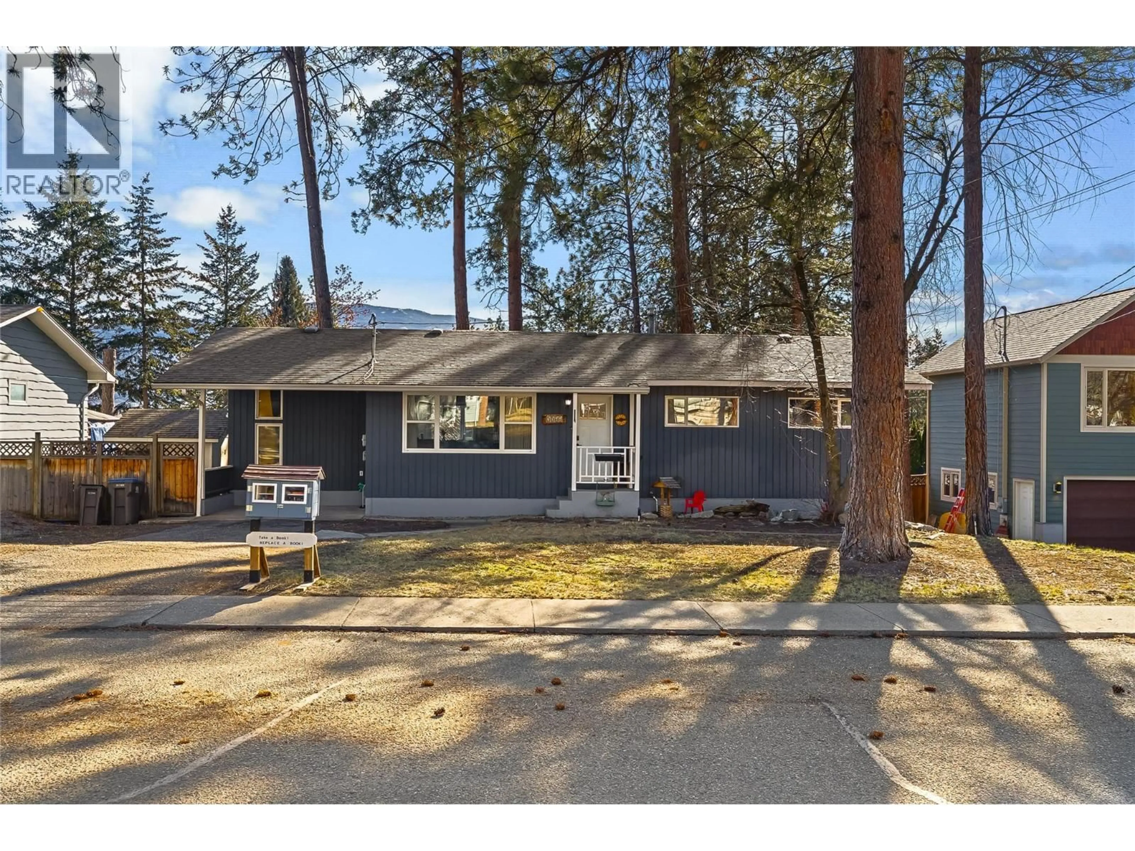 Home with vinyl exterior material, street for 2064 CASTILLOU CRESCENT, Merritt British Columbia V1K1H8