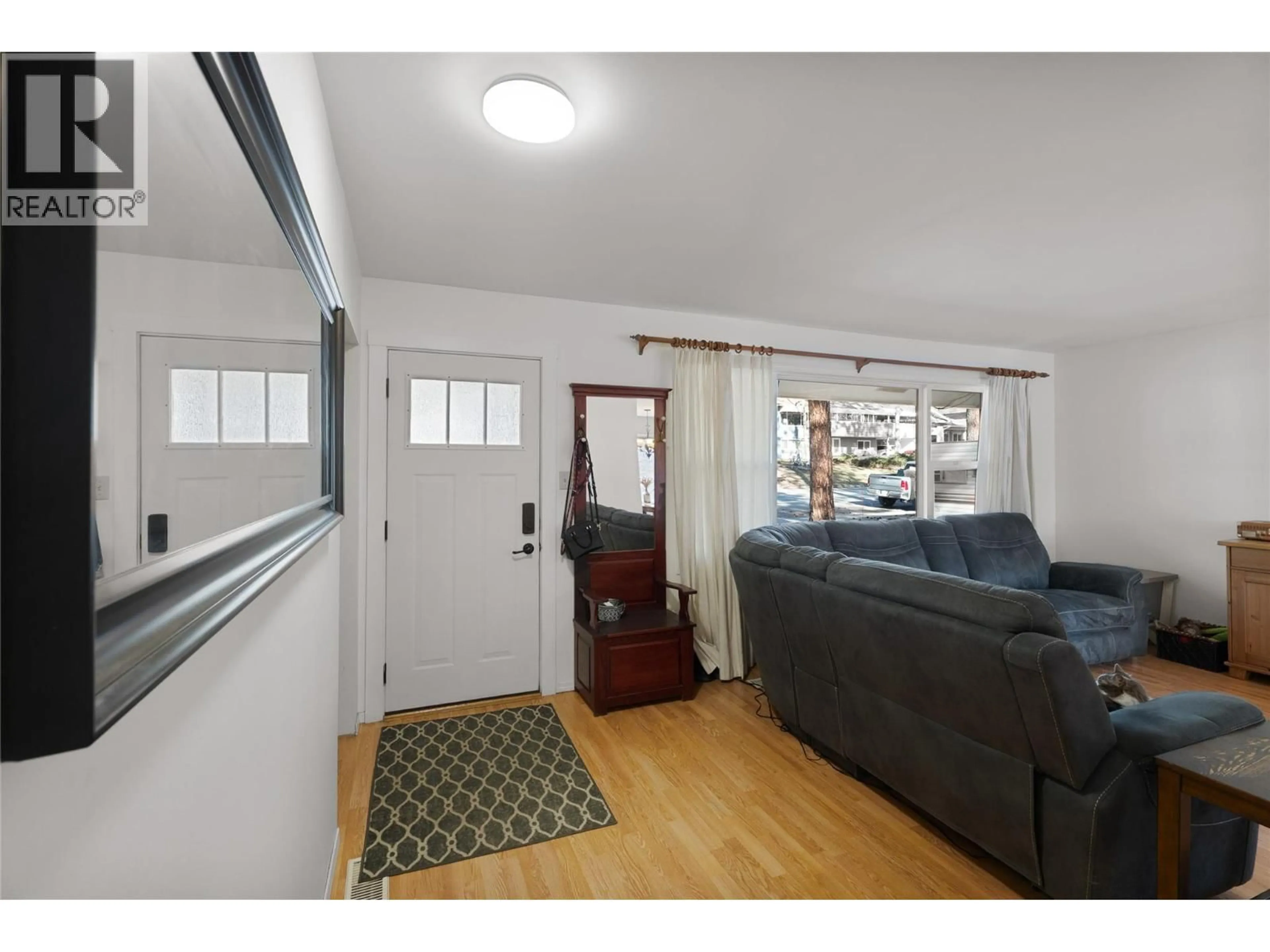 Indoor entryway for 2064 CASTILLOU CRESCENT, Merritt British Columbia V1K1H8