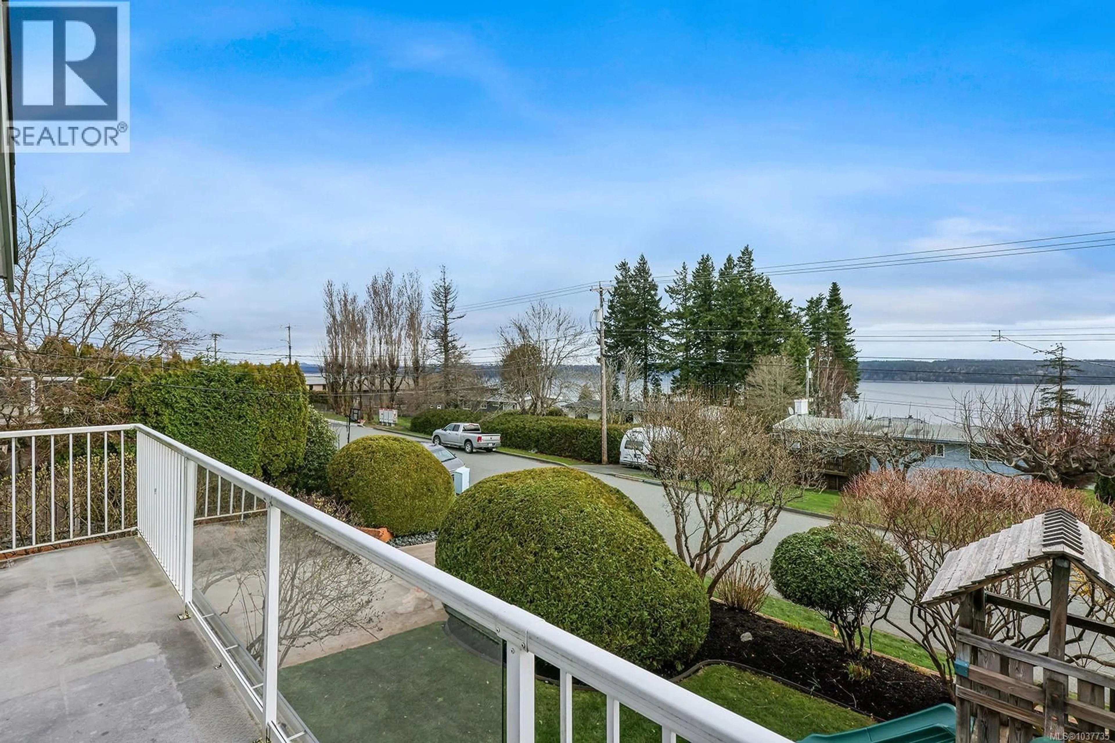 Patio, water/lake/river/ocean view for 724 GALERNO ROAD, Campbell River British Columbia V9W5J3