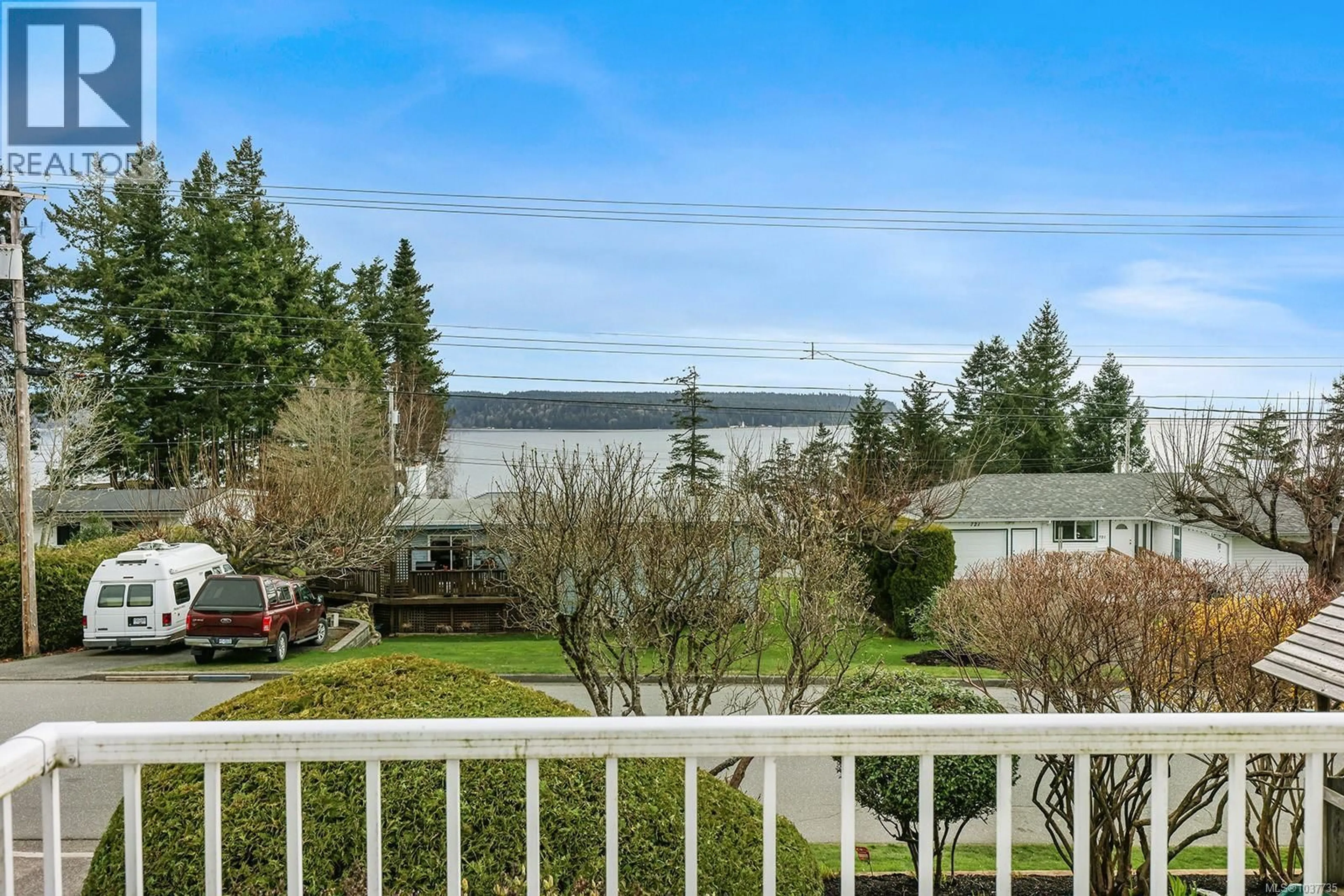 Patio, water/lake/river/ocean view for 724 GALERNO ROAD, Campbell River British Columbia V9W5J3
