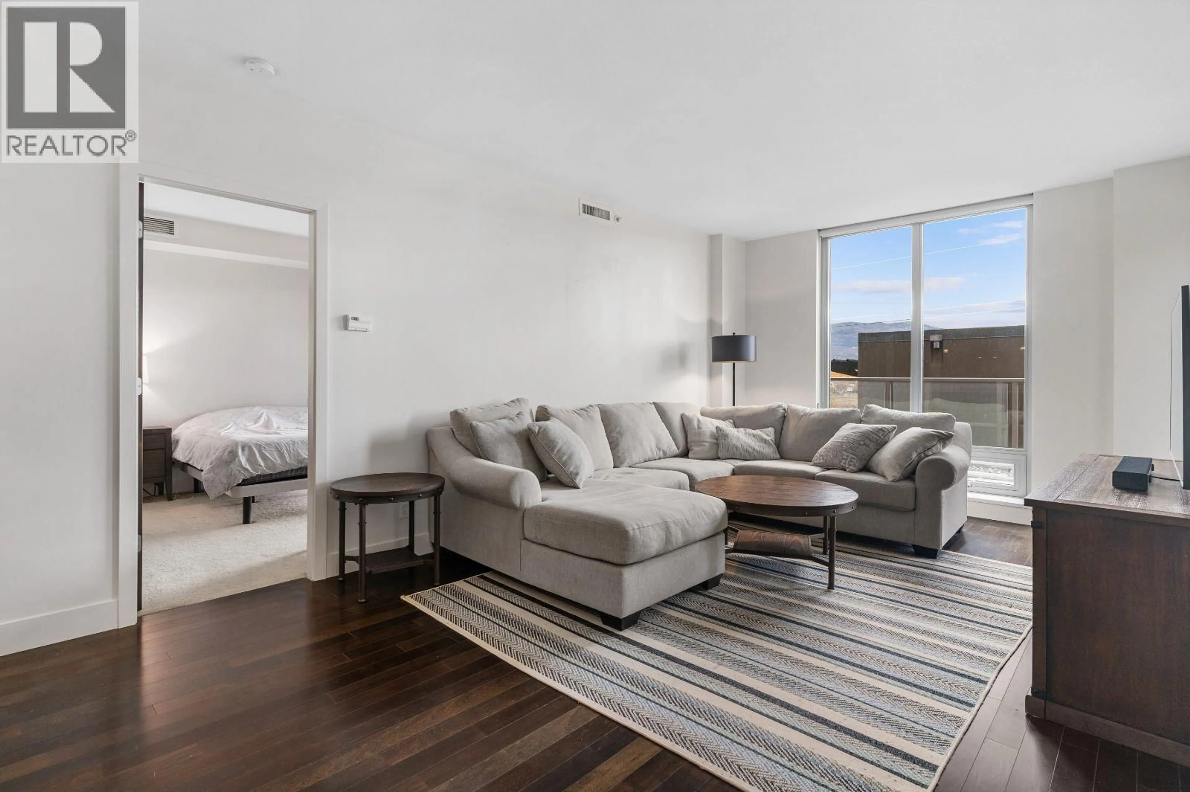 Living room with furniture, unknown for 303 - 2040 SPRINGFIELD ROAD, Kelowna British Columbia V1Y9N7