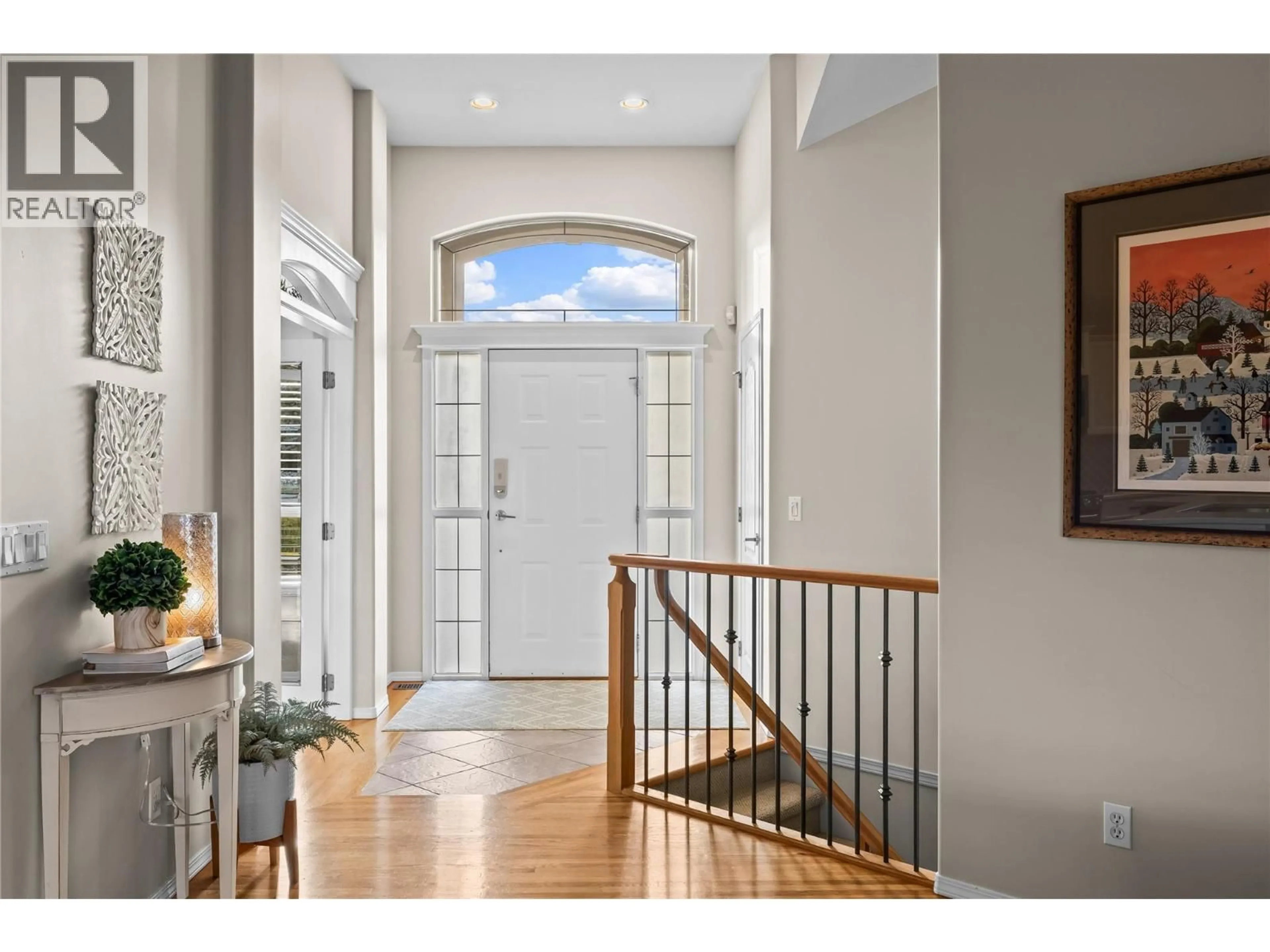 Indoor entryway for 18 - 2155 HORIZON DRIVE, West Kelowna British Columbia V1Z3Z8