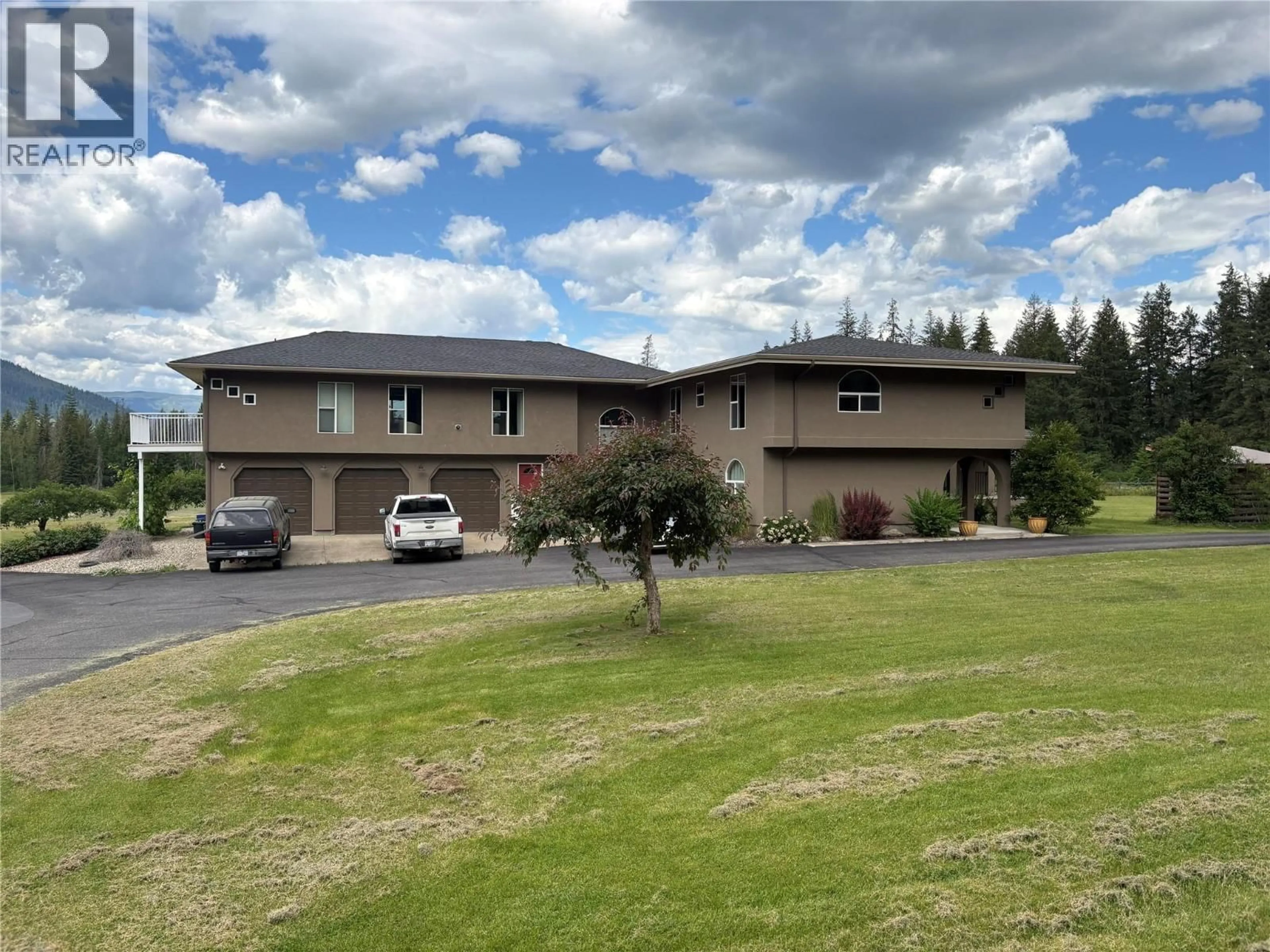 A pic from outside/outdoor area/front of a property/back of a property/a pic from drone, mountain view for 1851 70 STREET SOUTHEAST, Salmon Arm British Columbia V1E1X4
