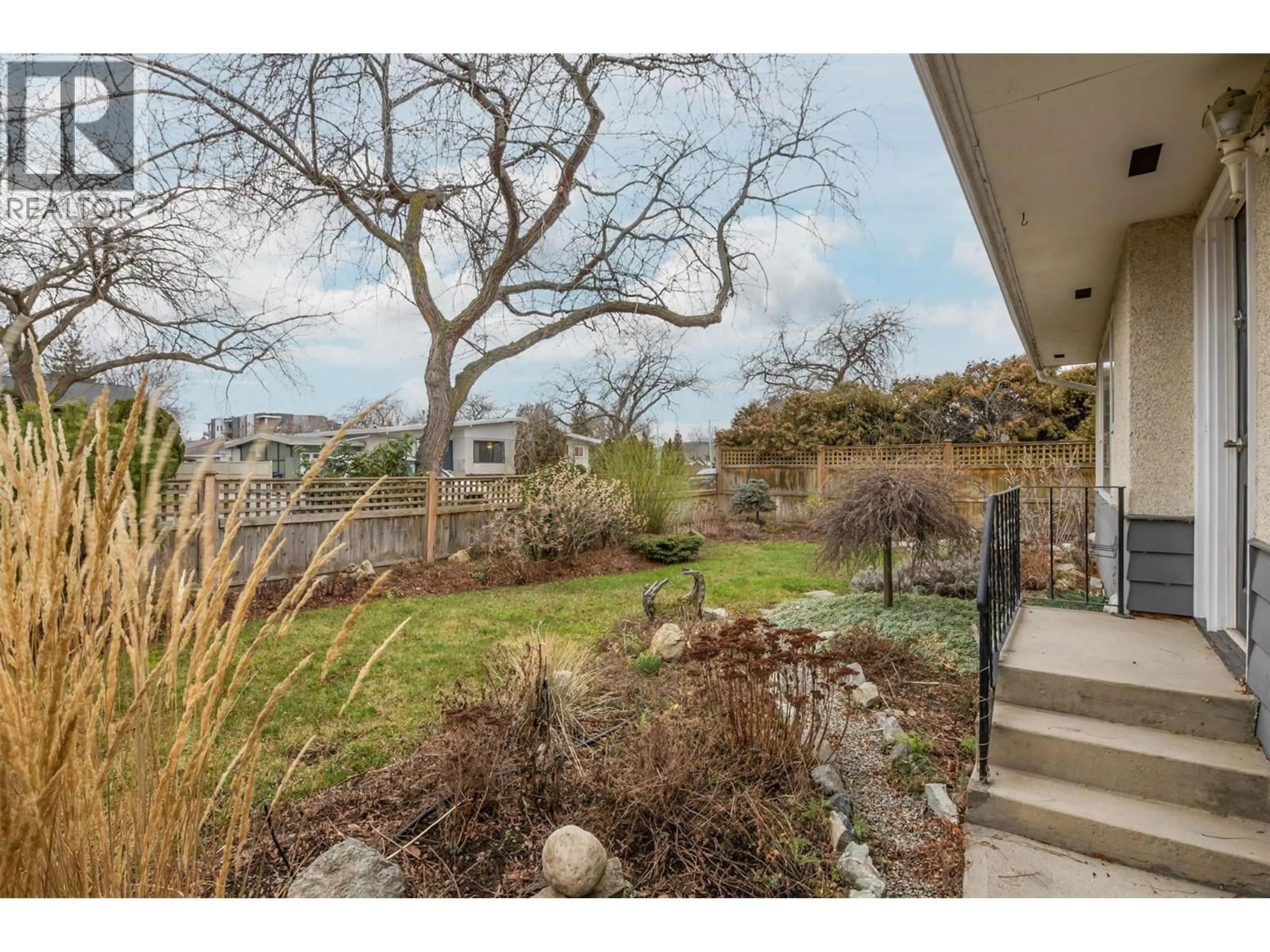 A pic from outside/outdoor area/front of a property/back of a property/a pic from drone, unknown for 1122 STOCKWELL AVENUE, Kelowna British Columbia V1Y6W6