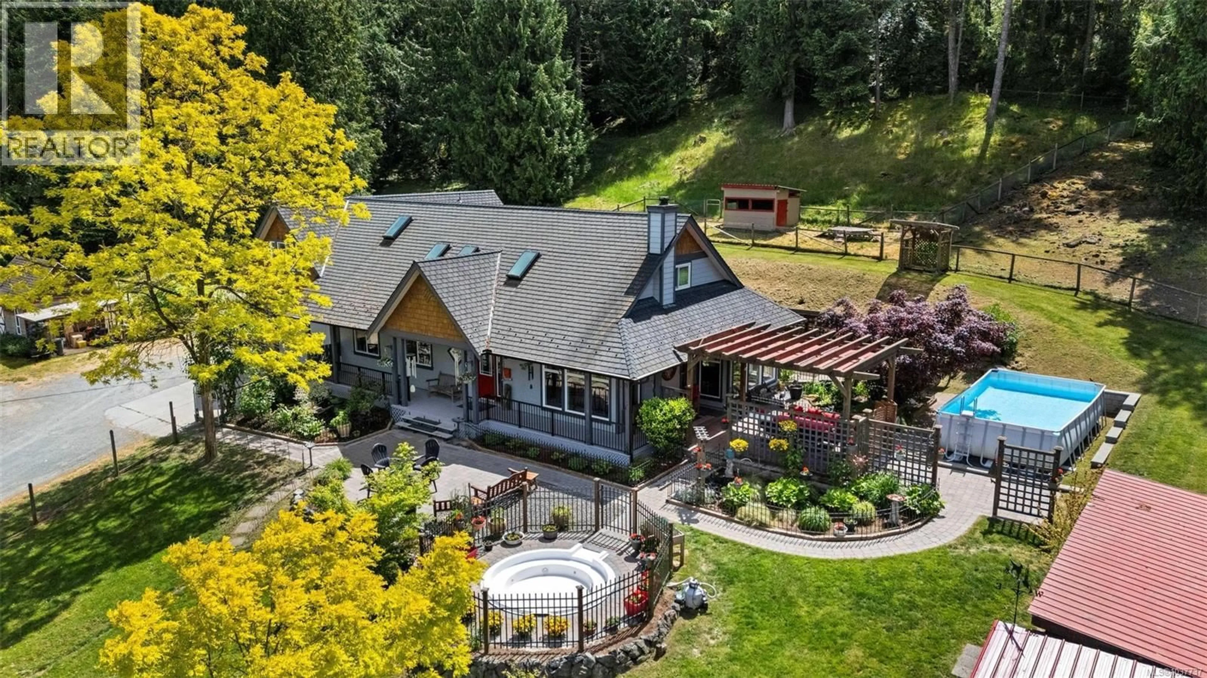 A pic from outside/outdoor area/front of a property/back of a property/a pic from drone, mountain view for 846 AROS ROAD, Cobble Hill British Columbia V0R1L4