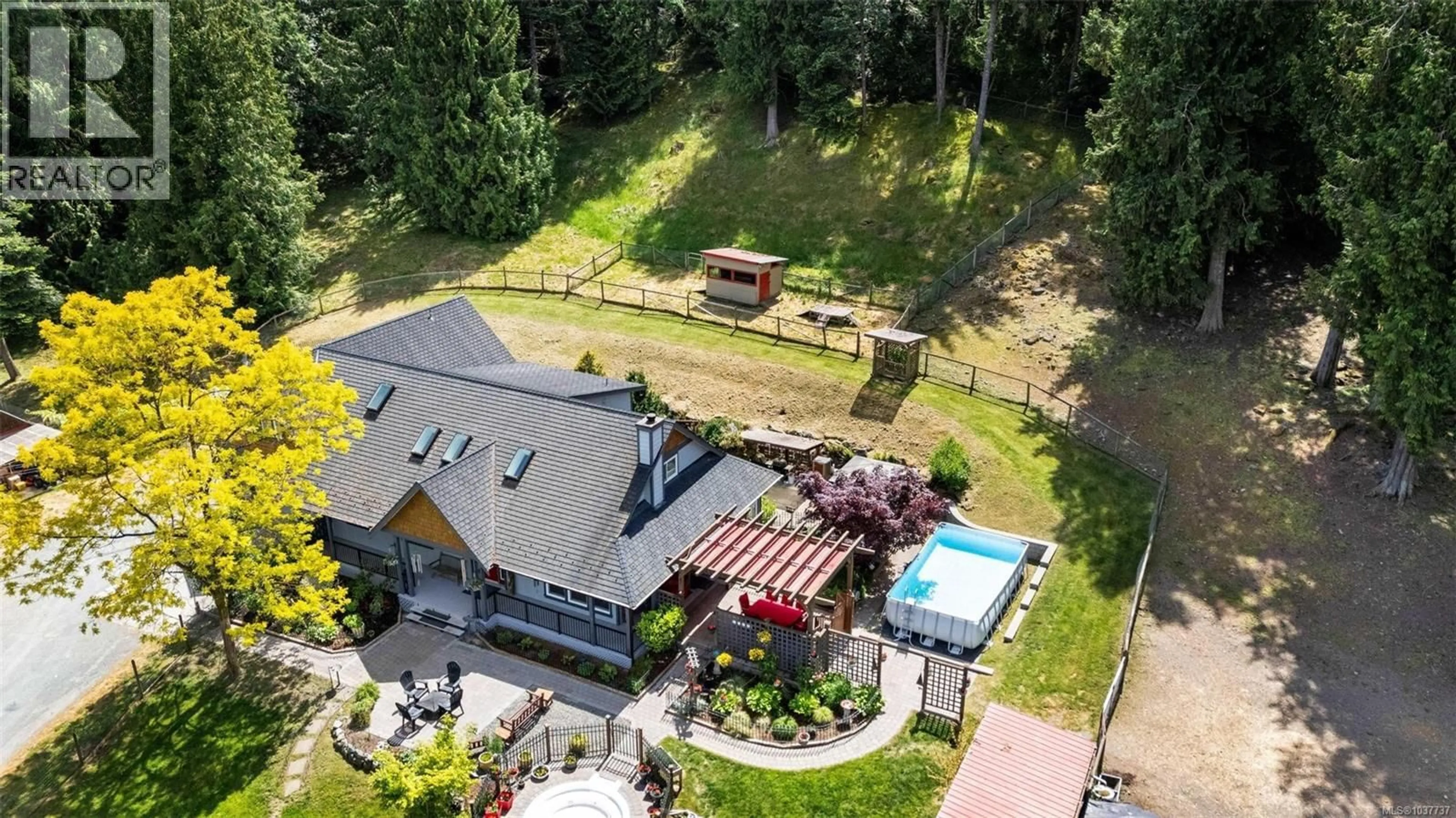 A pic from outside/outdoor area/front of a property/back of a property/a pic from drone, mountain view for 846 AROS ROAD, Cobble Hill British Columbia V0R1L4
