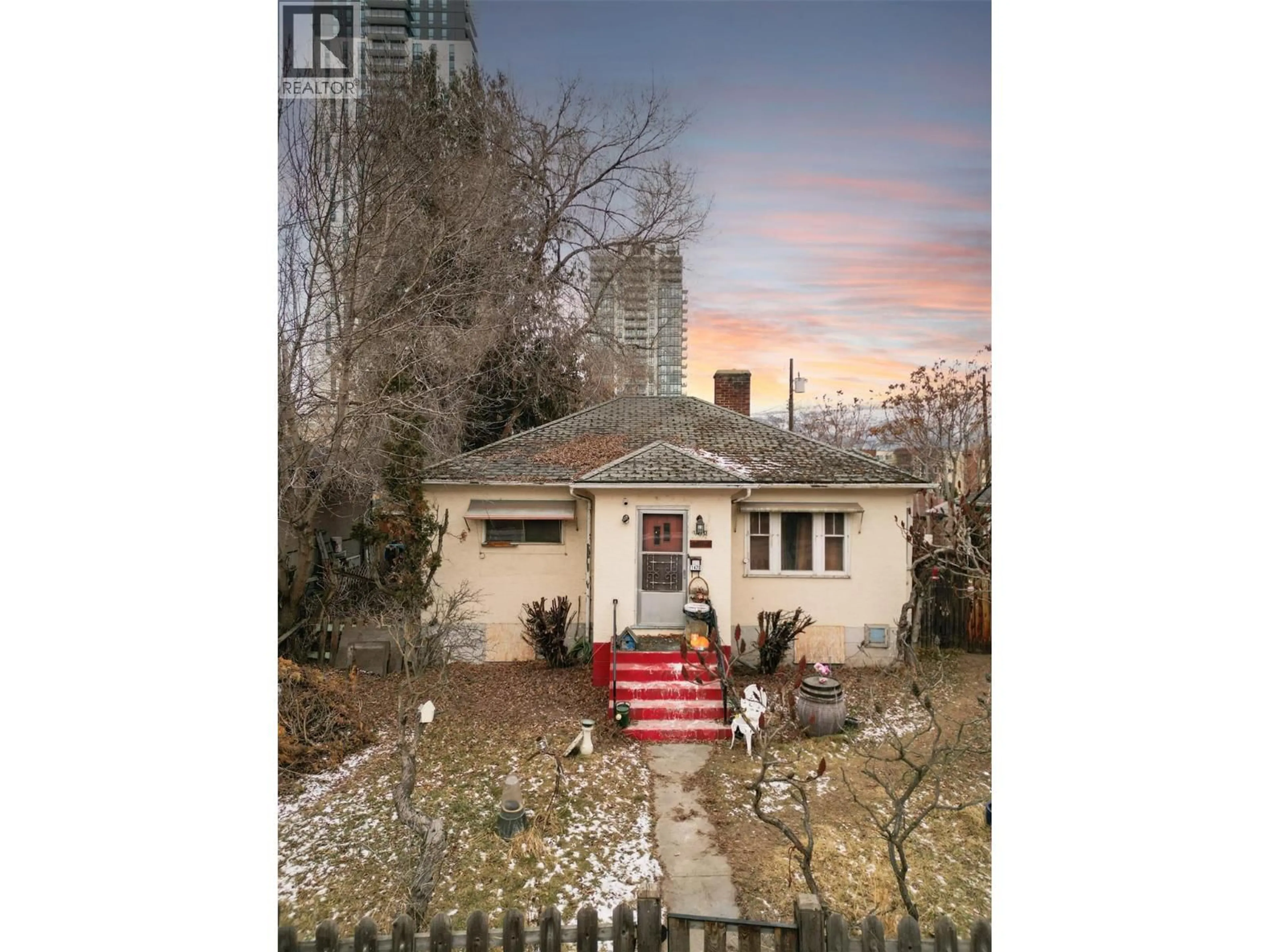 A pic from outside/outdoor area/front of a property/back of a property/a pic from drone, street for 1470 RICHTER STREET, Kelowna British Columbia V1Y2L8